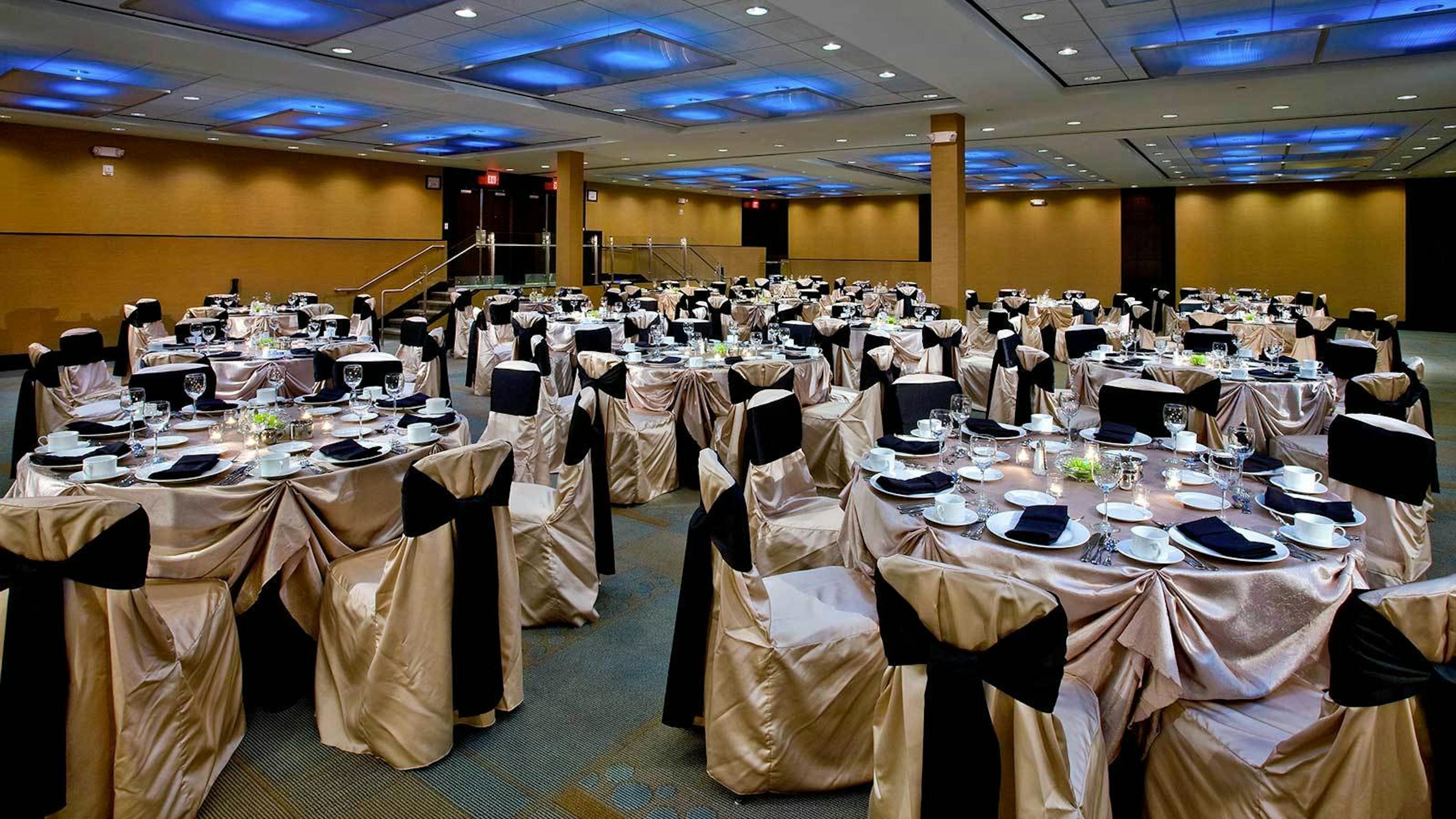 Cover photo of Crowne Plaza Glen Ellyn