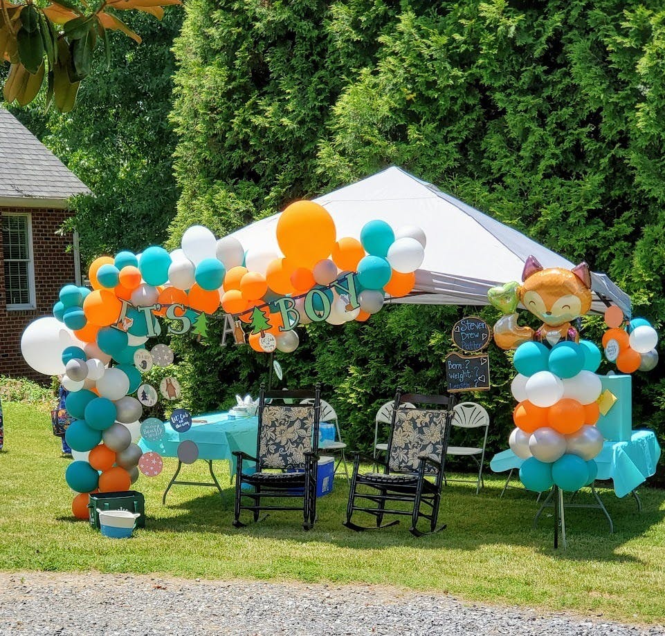 Featured photo from Carolina Balloon Company