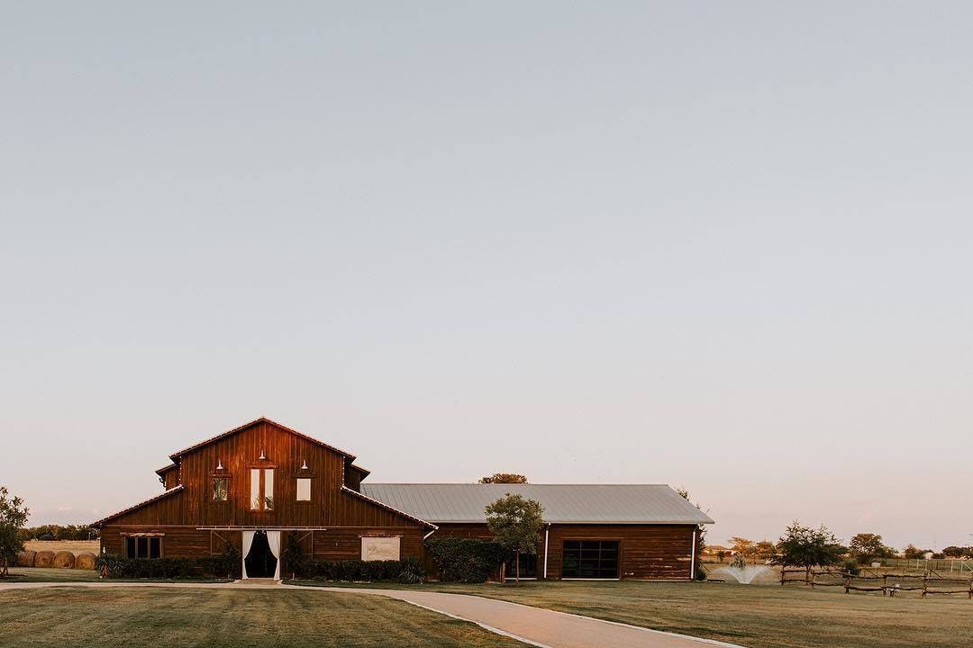 Featured photo from Lone Oak Barn