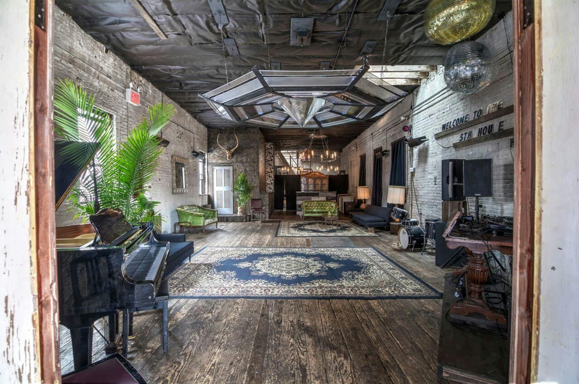 Featured photo from 5th House