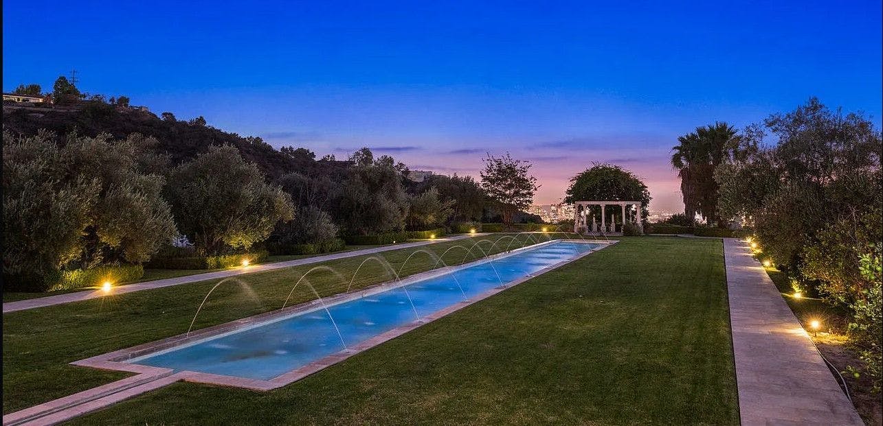 Featured photo from EssentiaLyfe