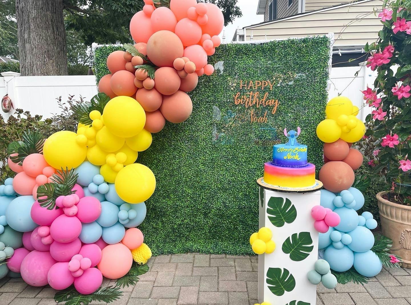 Featured photo from Creative Balloons by Ari