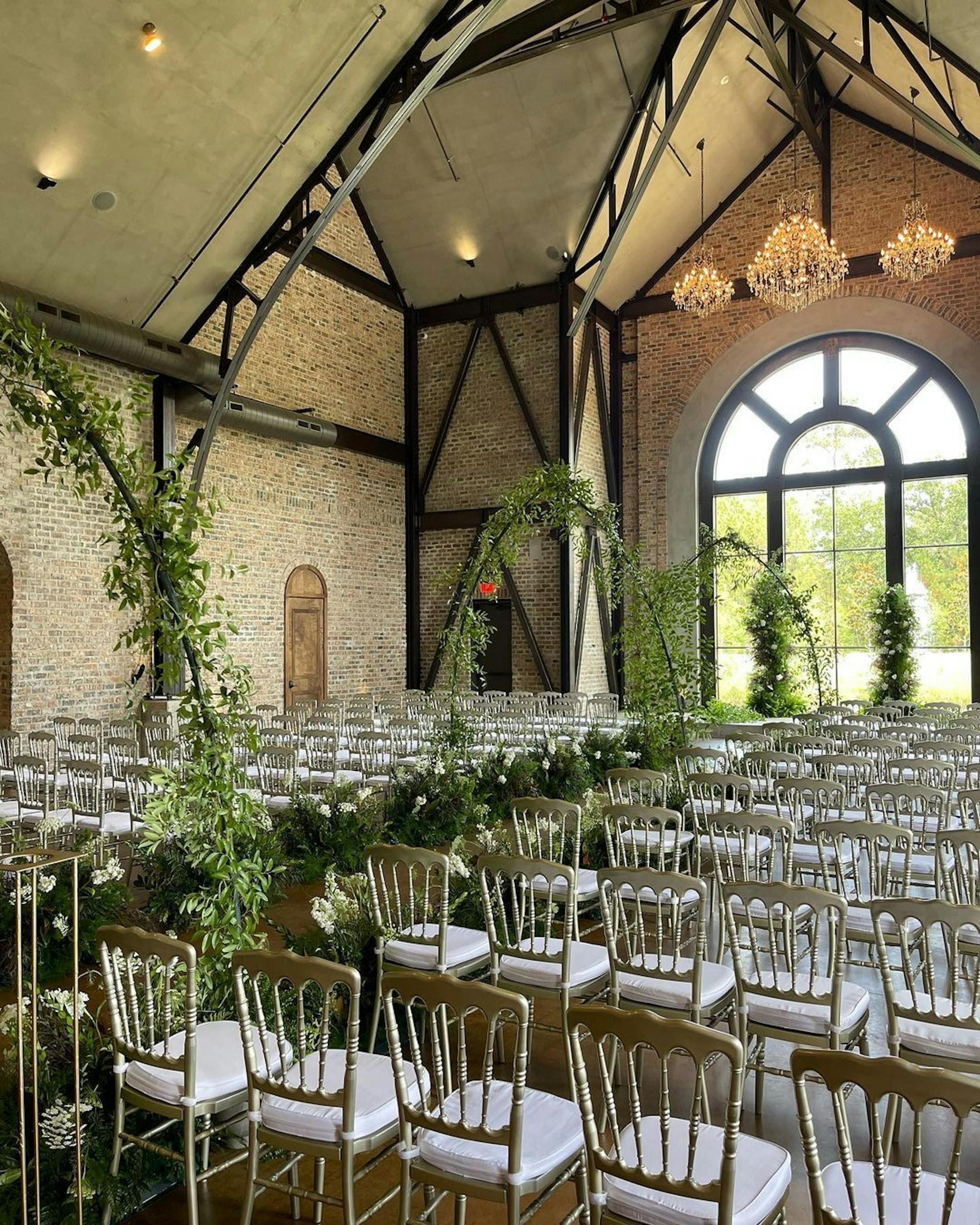 Cover photo of Monica's Brides & Touch of Glitz Flowers