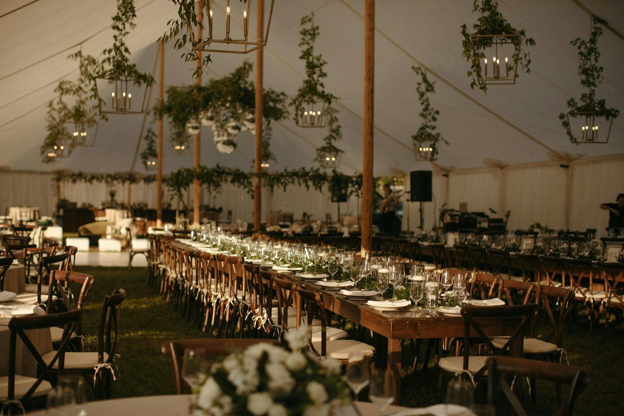 Featured photo from Lindsey Leichthammer Events