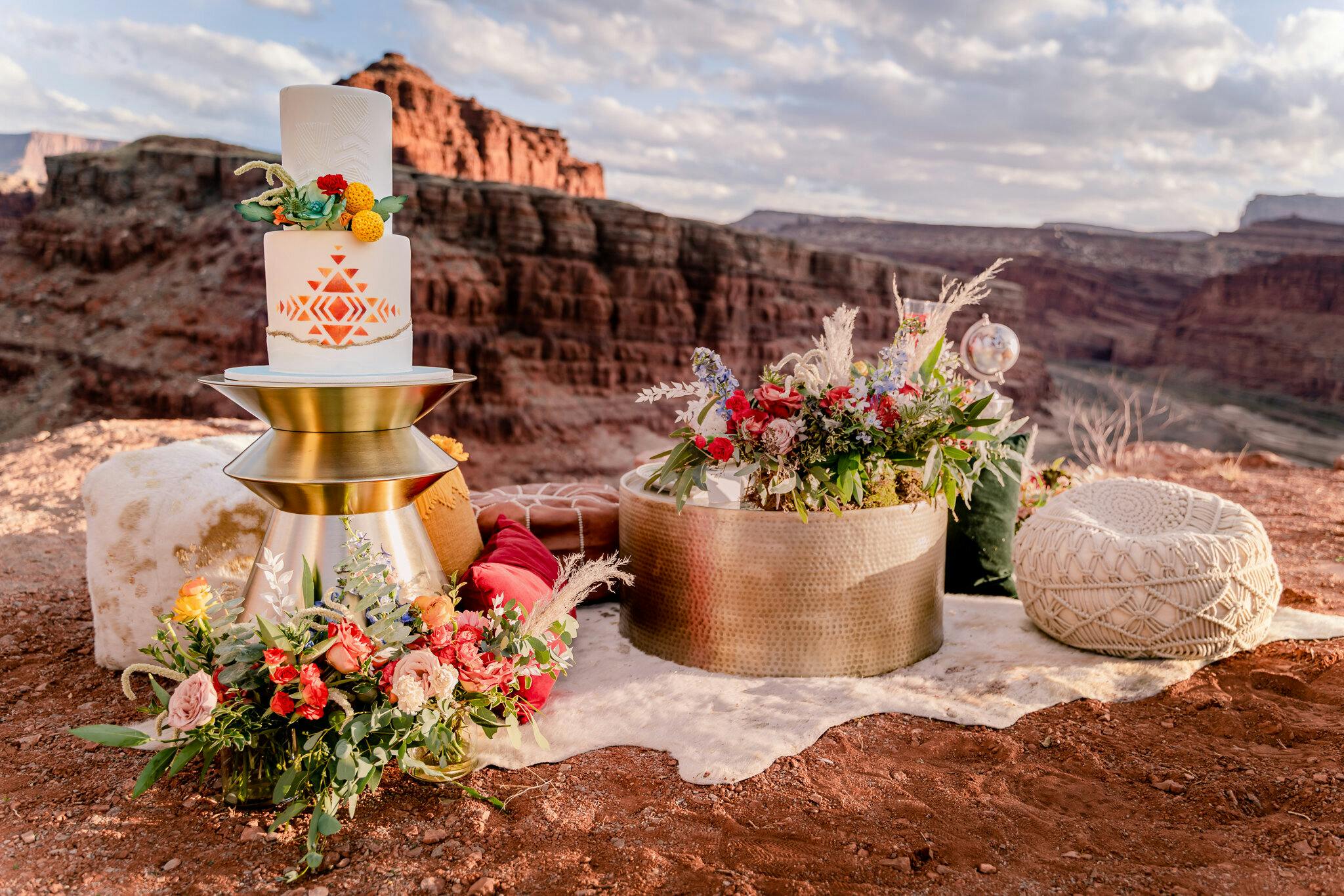 Featured photo from Kaitlin Shea Weddings
