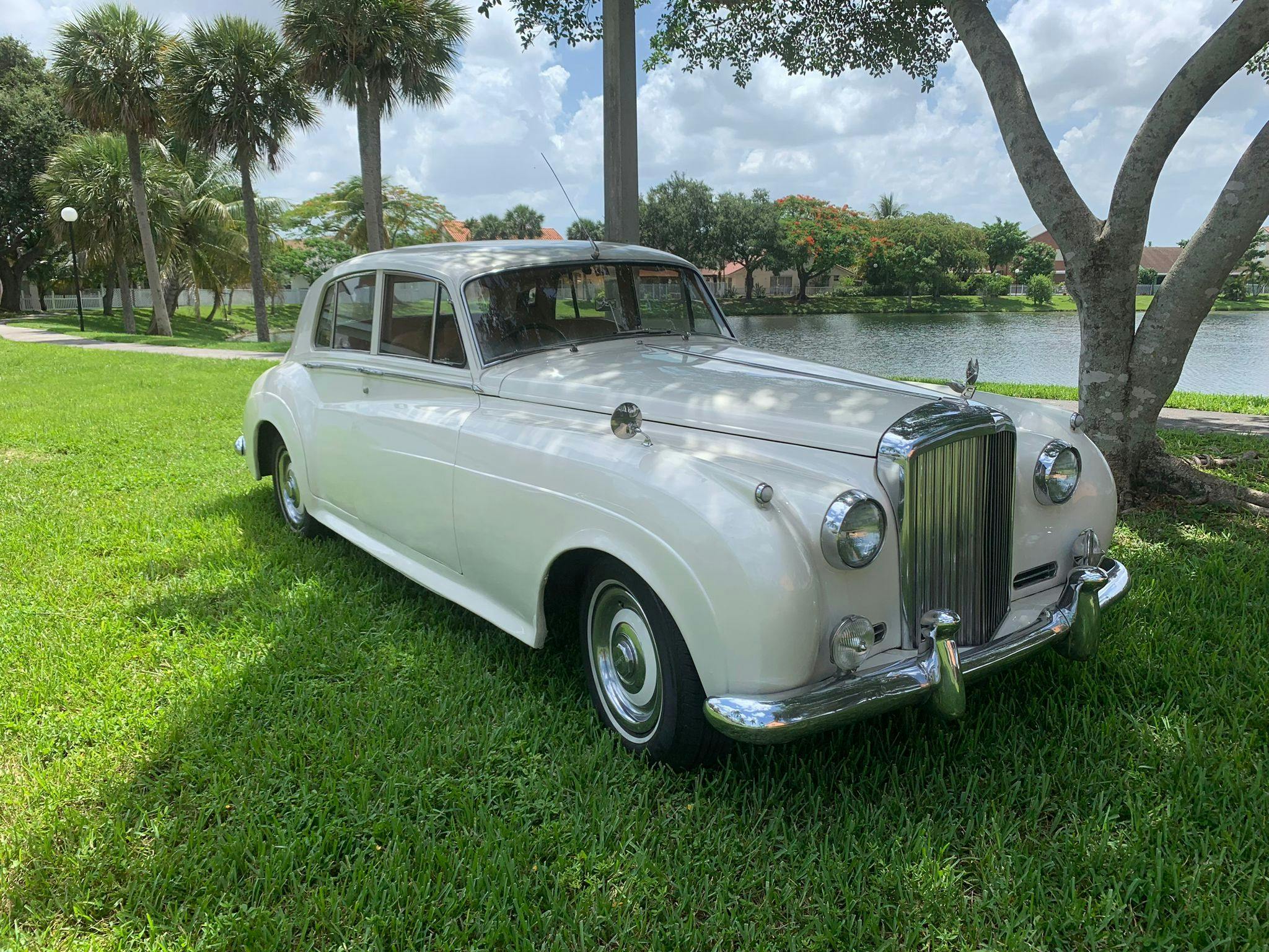 Featured photo from MiamiCoach Worldwide