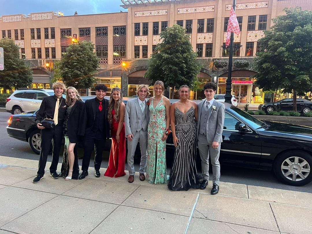 Featured photo from Great White Limo LLC