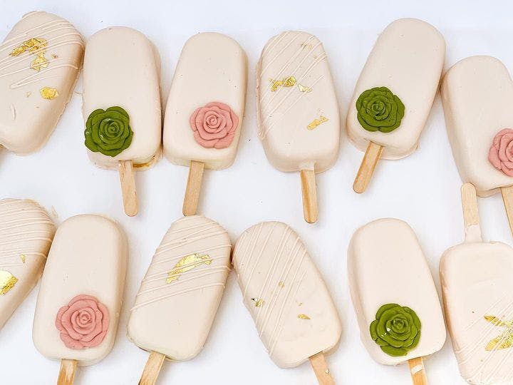 Featured photo from Veeyon Cakes