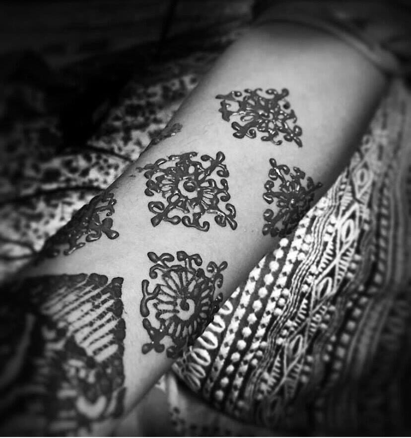 Featured photo from Afreenz Mehndi