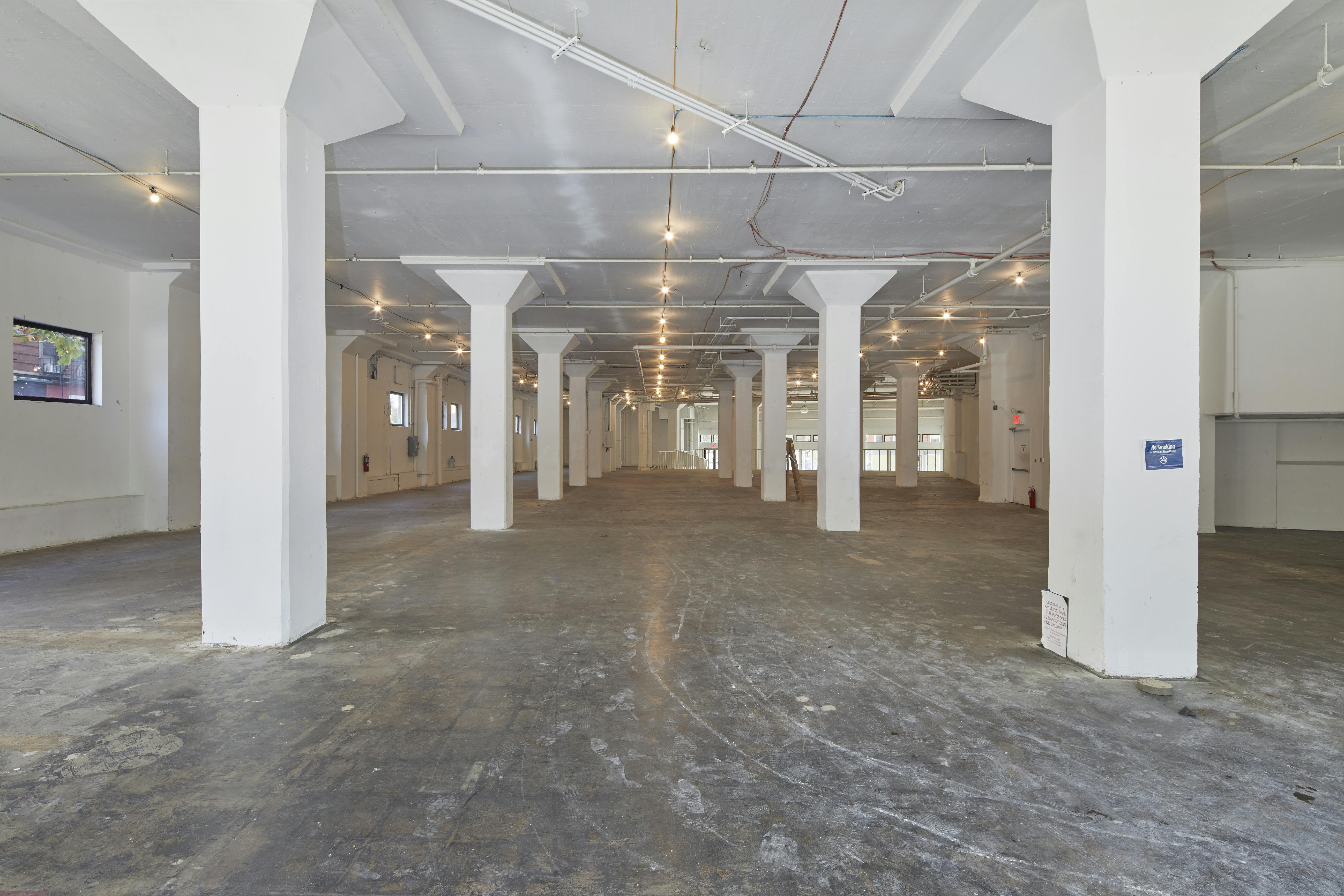 Featured photo from 100 Avenue of the Americas