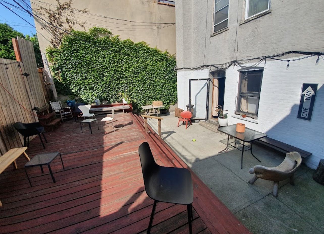 Featured photo from Bela Aurora