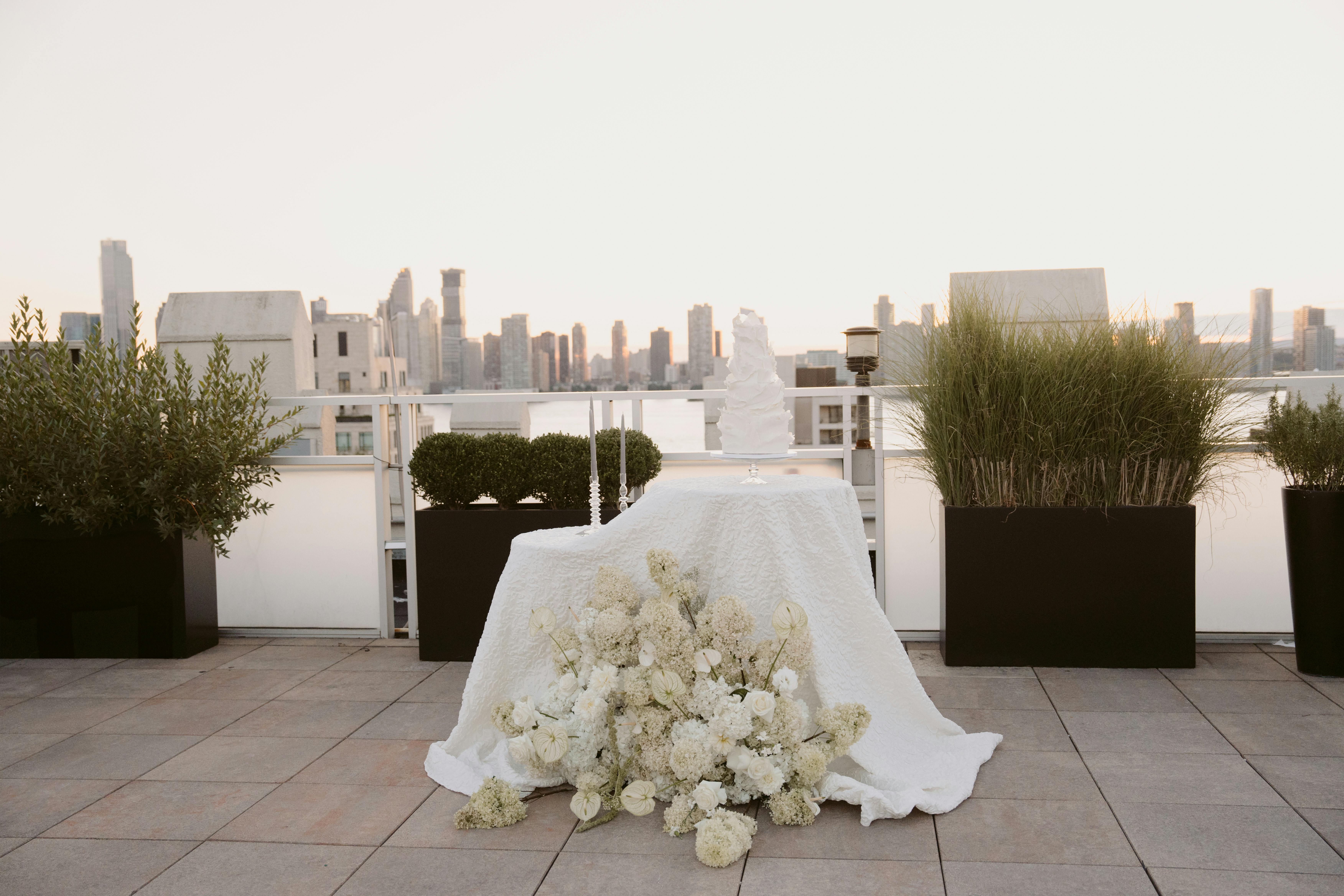 Featured photo from Petite Fleur Cake