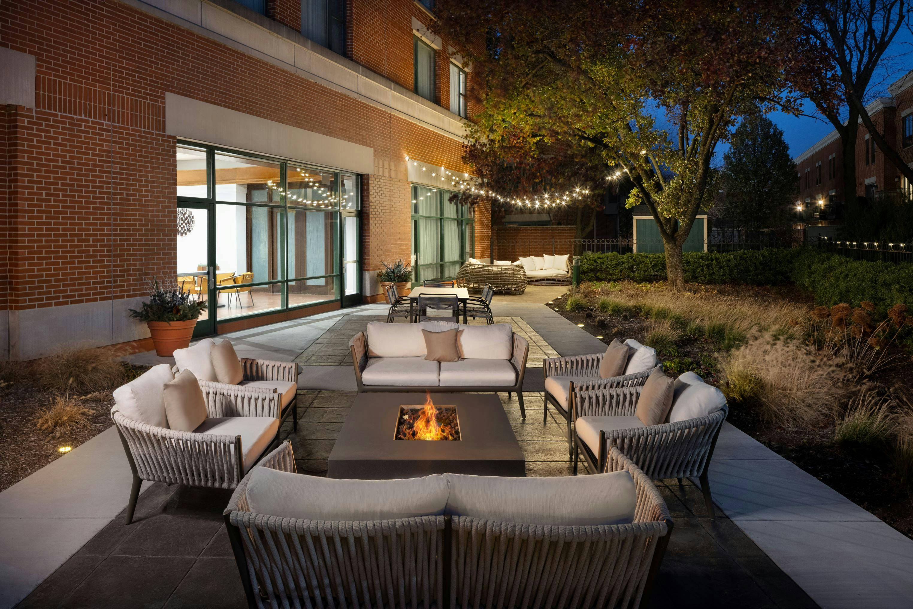 Featured photo from Courtyard by Marriott Chicago at Medical District / UIC
