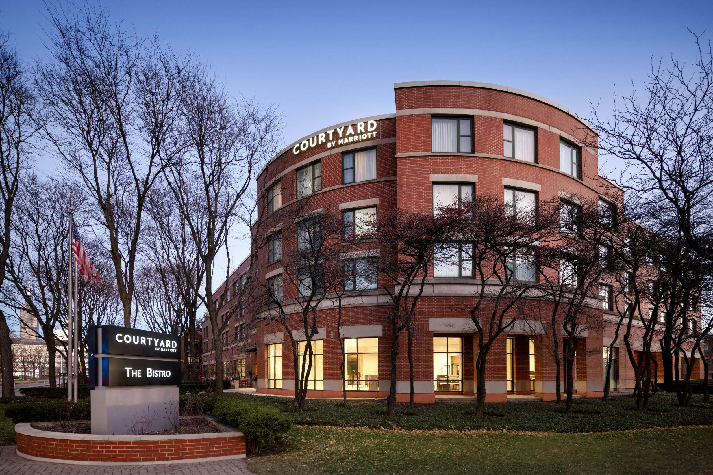 Featured photo from Courtyard by Marriott Chicago at Medical District / UIC