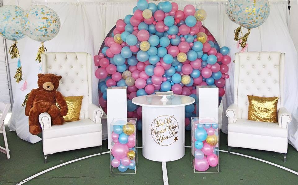 Featured photo from POParazzi Balloons