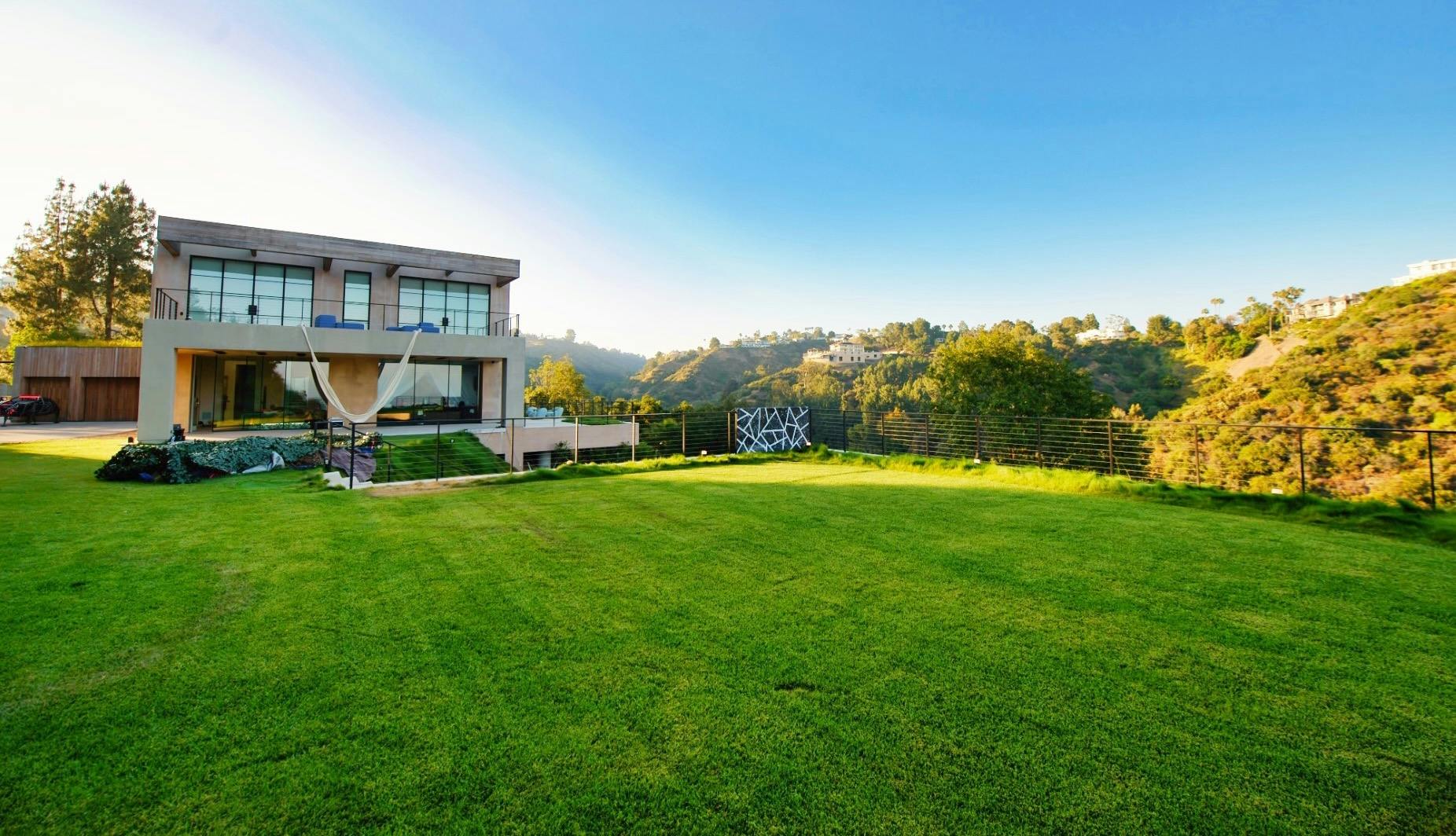 Featured photo from Modi Nochi