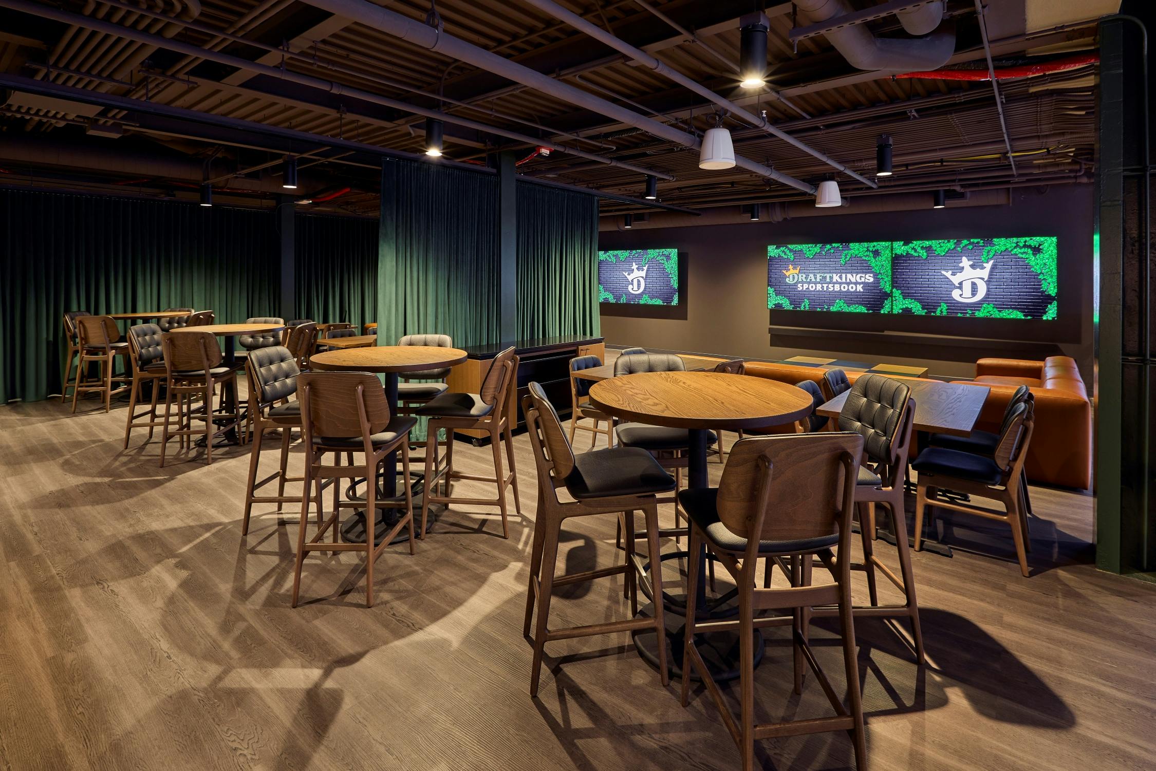 Featured photo from DraftKings Sportsbook at Wrigley Field