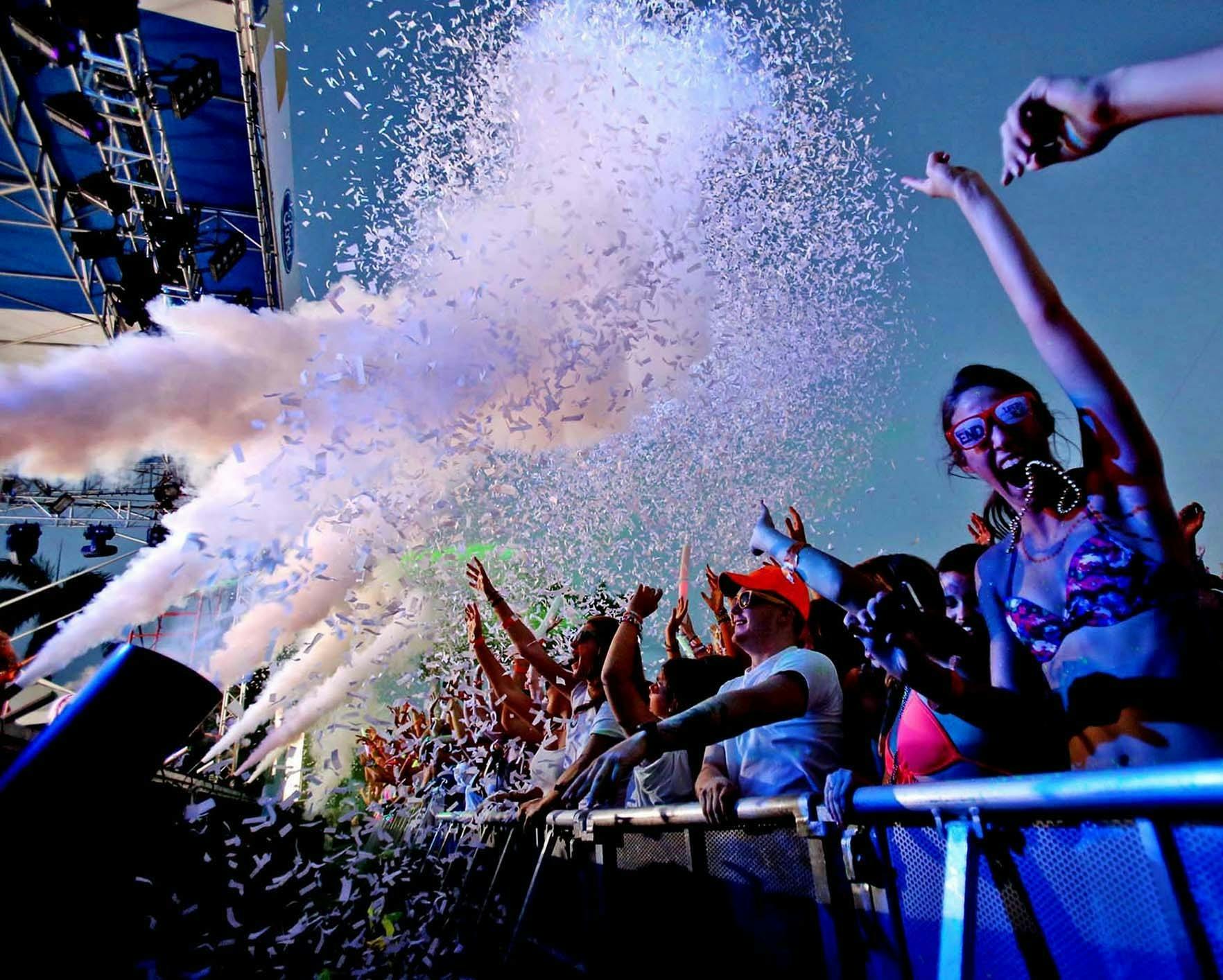 Featured photo from CONFETTI & FOG FX INC