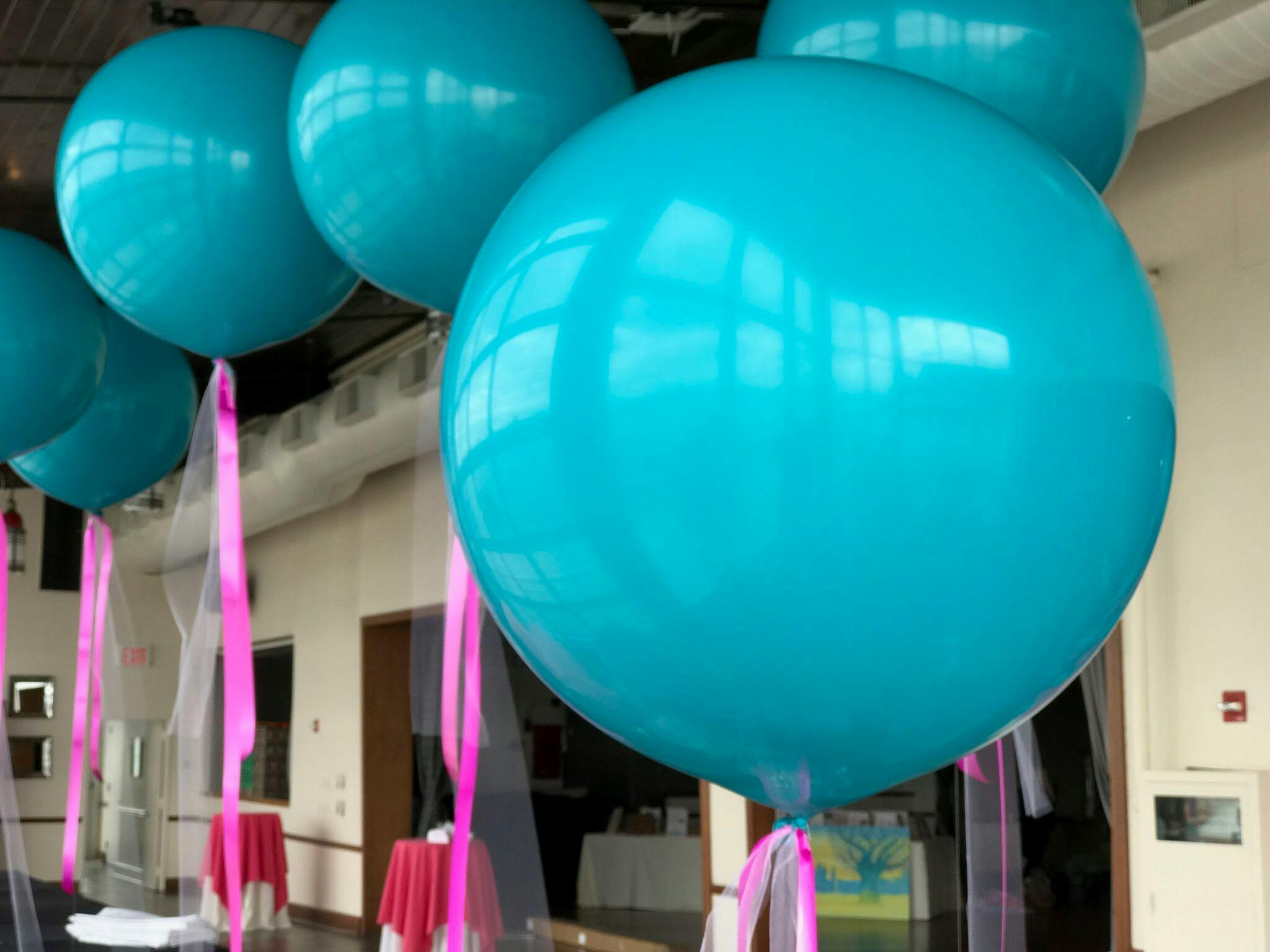 Featured photo from Uptown Balloons