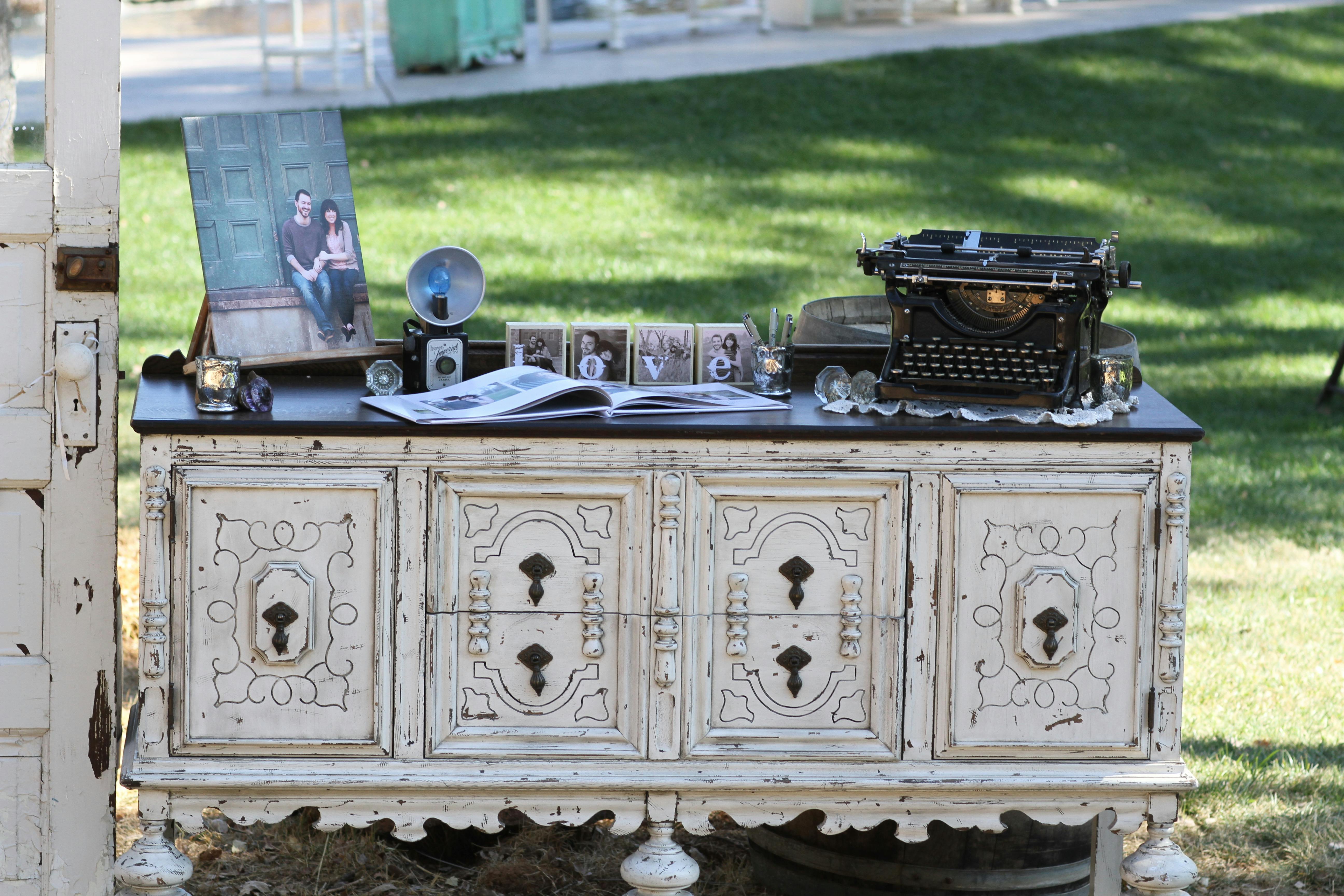 Logo for Forever Vintage Rentals