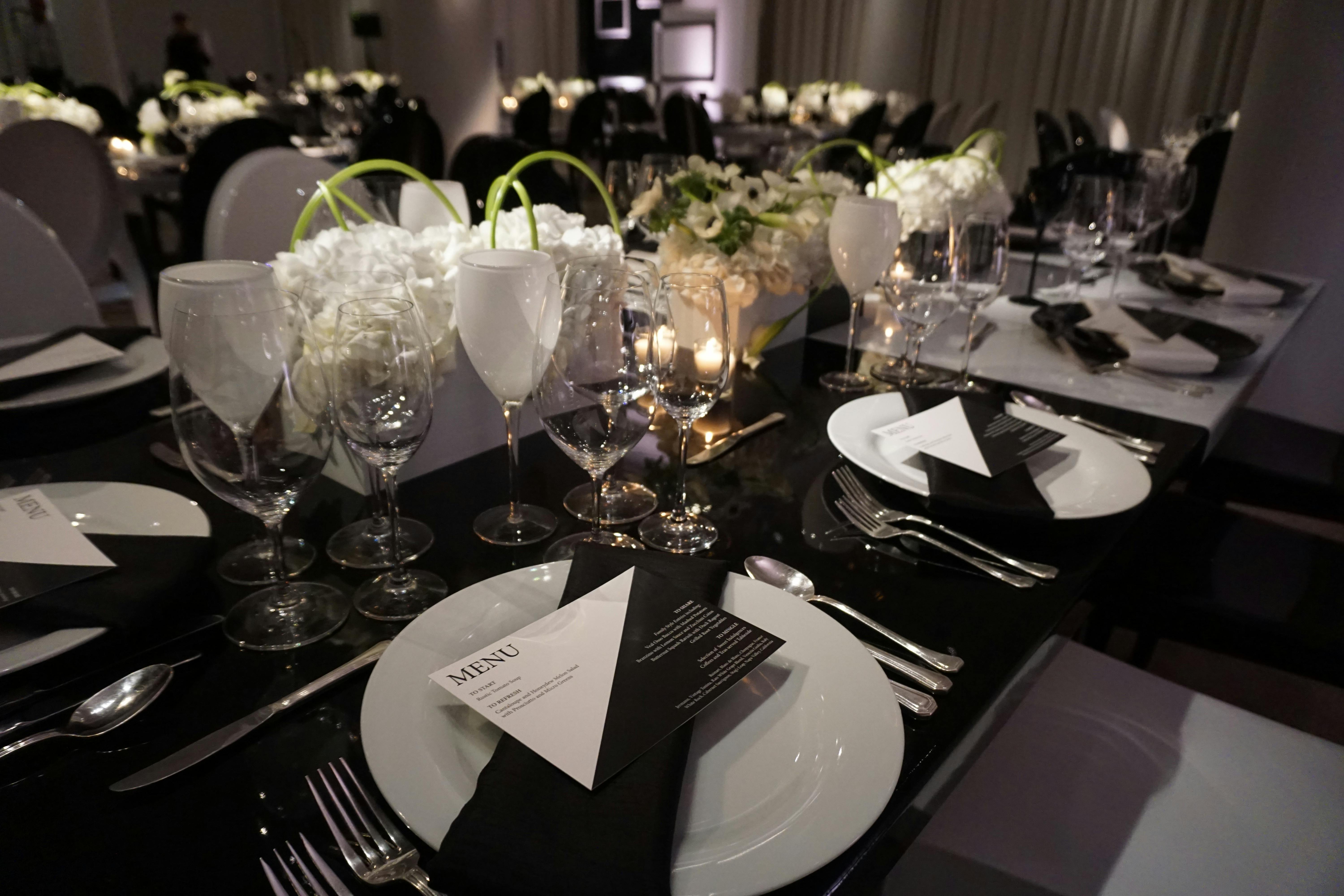 Black & White Corporate Dinner Chez PartySlate
