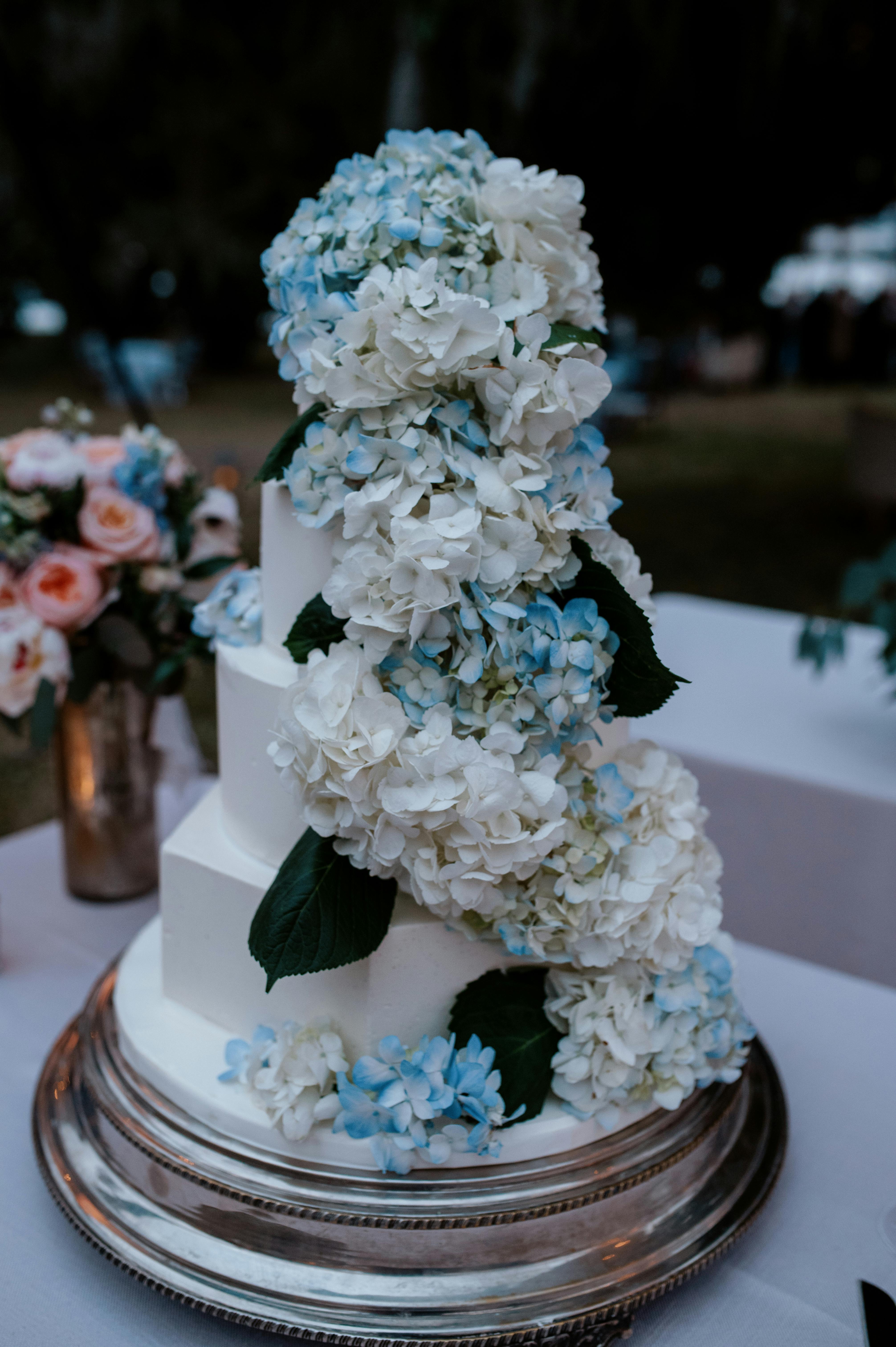 Wedding Cake Ideas posted by Harvey Designs