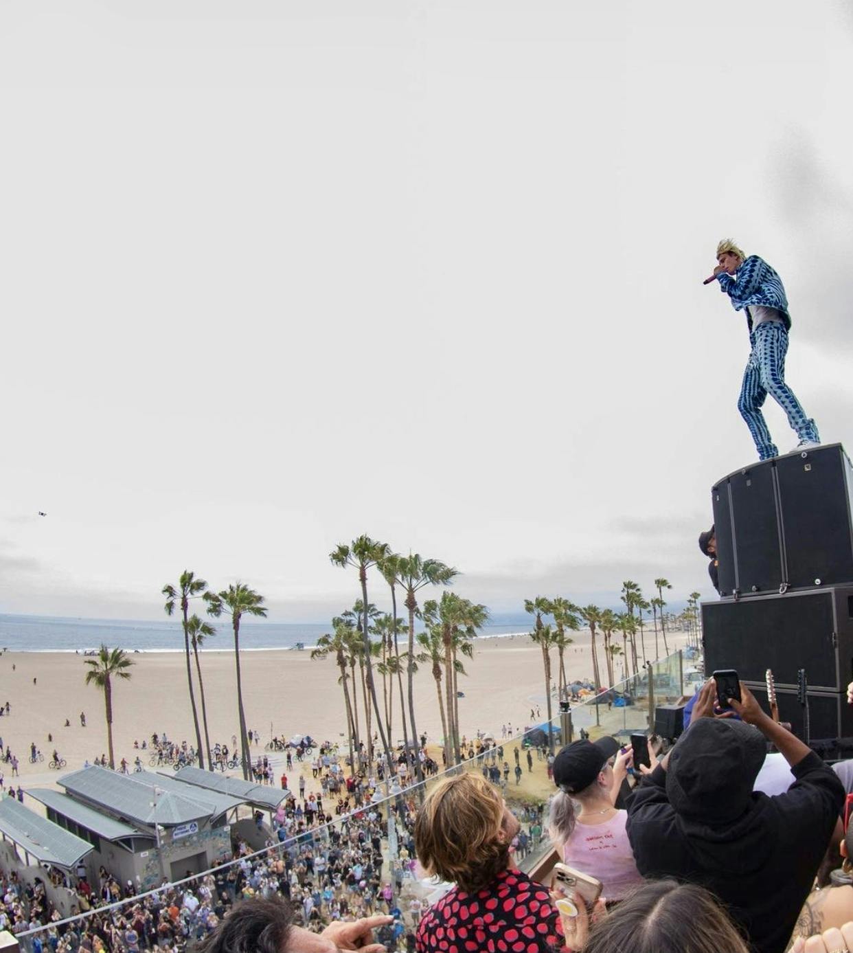 Machine Gun Kelly ツアーパーカー グラフィックラッパー Stream Machine Gun Kelly- papercuts (live @ VMA's 2021) by