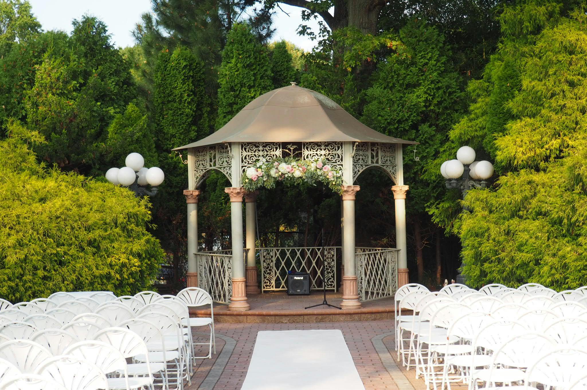 Wedding Aisle Ideas posted by VIVIAN PANG