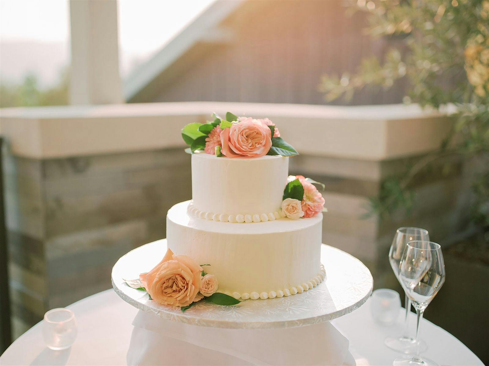 Wedding Cake Ideas posted by Cheri Tran Snaps