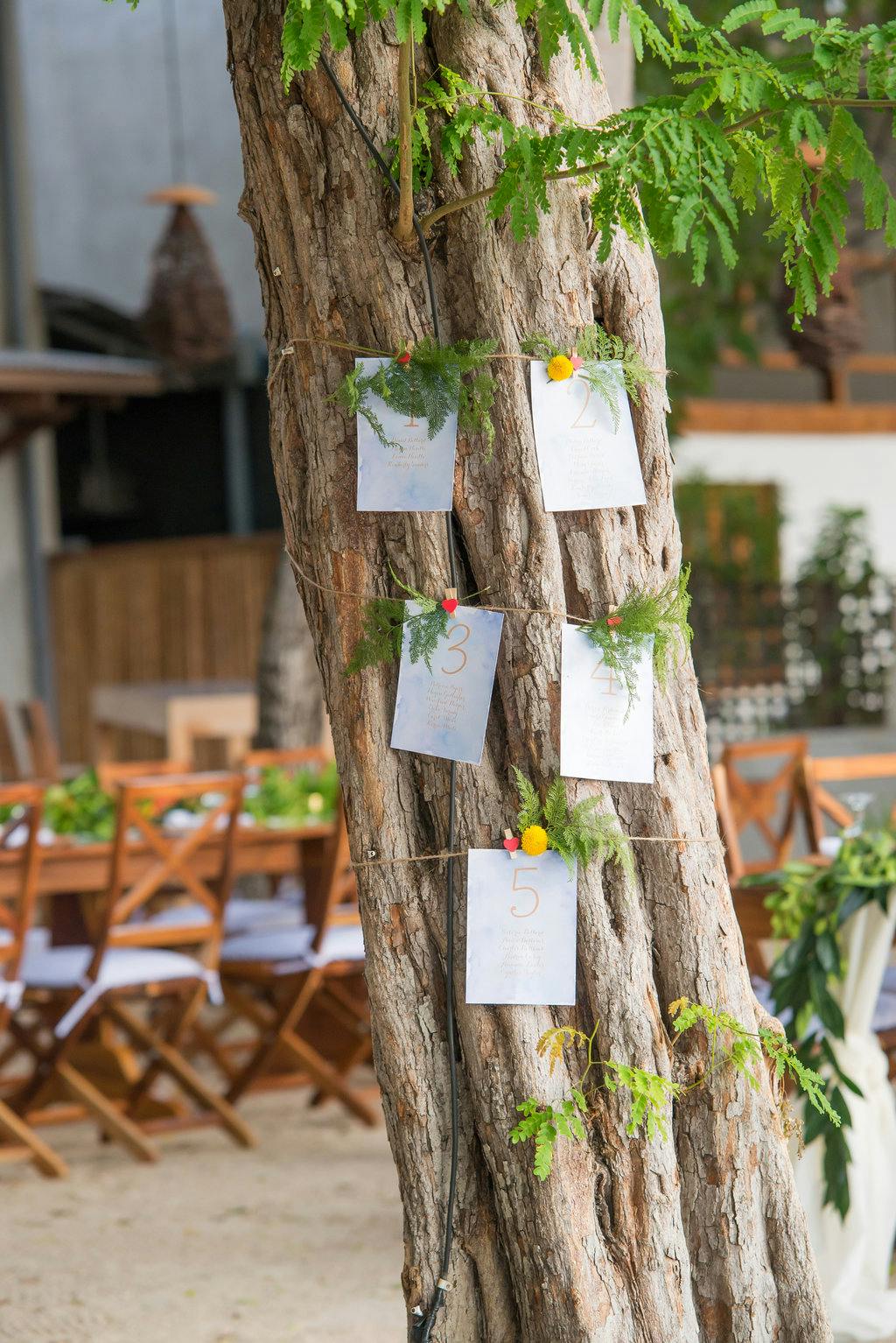 Wedding Place Card Ideas posted by Mil Besos