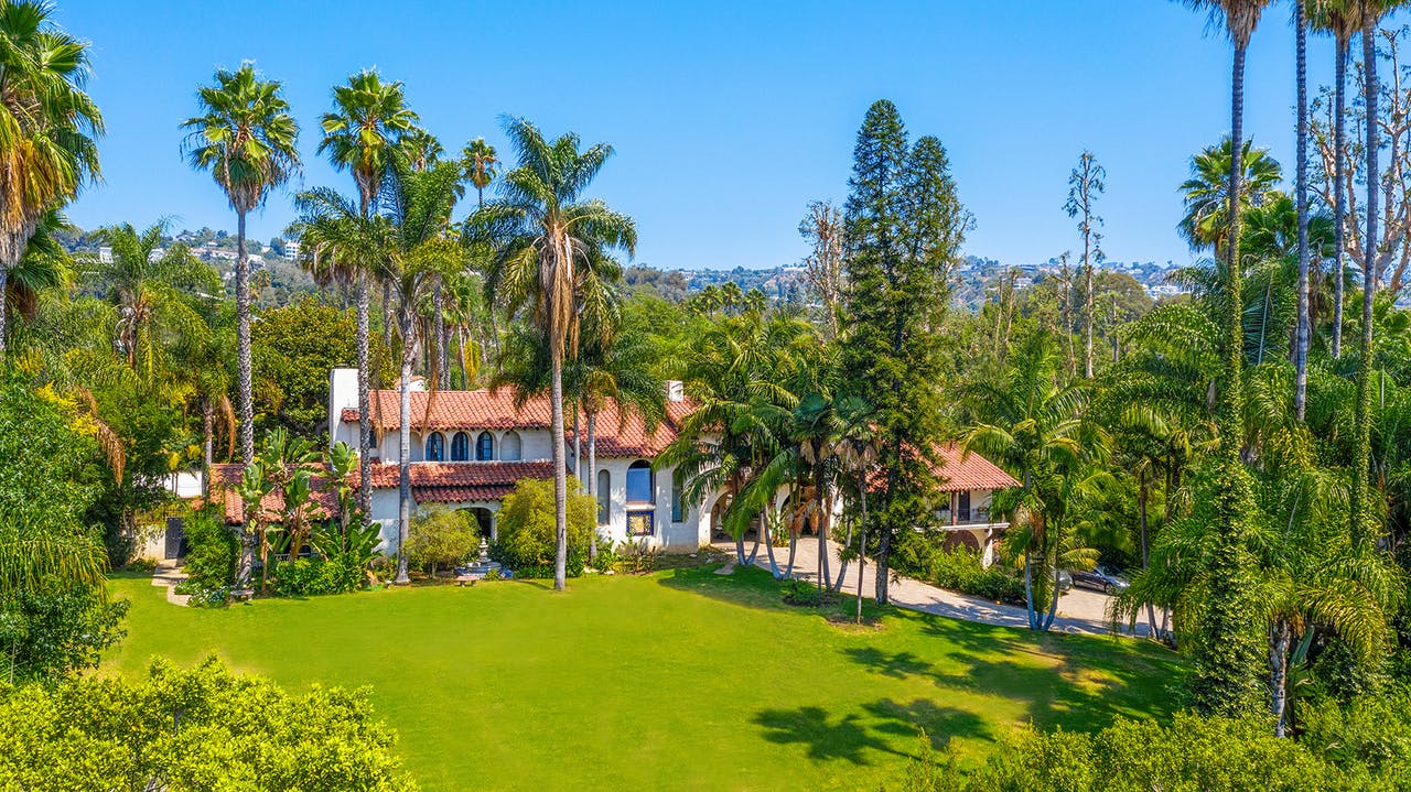 Mansion Estate with Amazing Sunset, Event Space at EssentiaLyfe