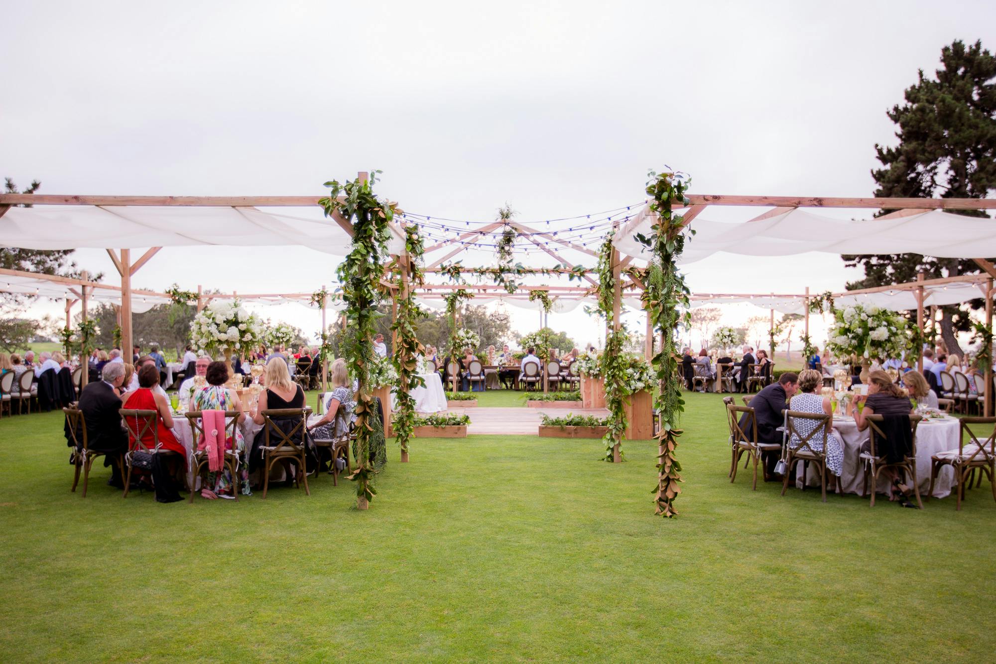 the youngrens | romantic rustic outdoor wedding | partyslate