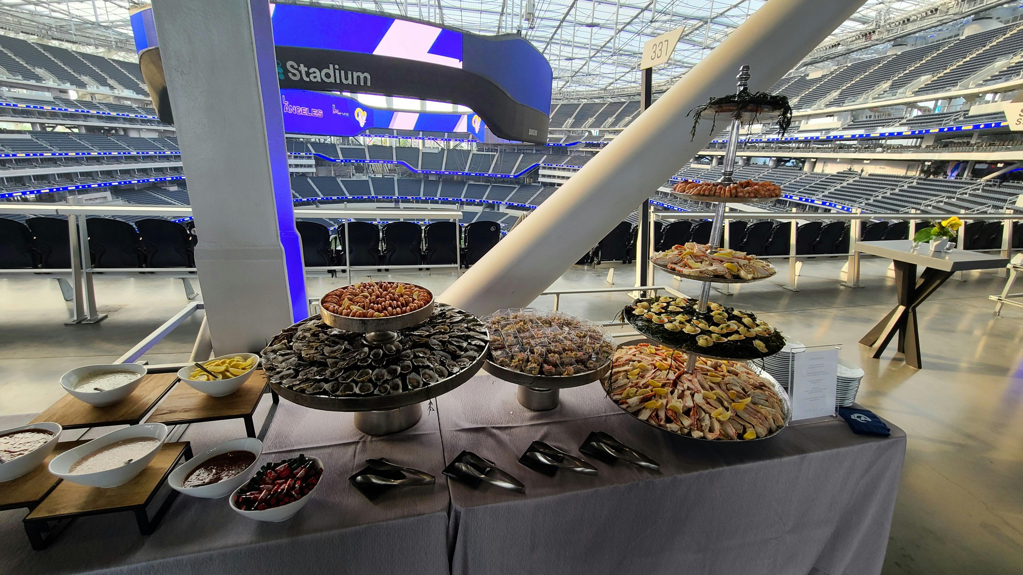 New food at Los Angeles Rams' SoFi Stadium: Mobile ordering & autonomous  grab-and-go-stores