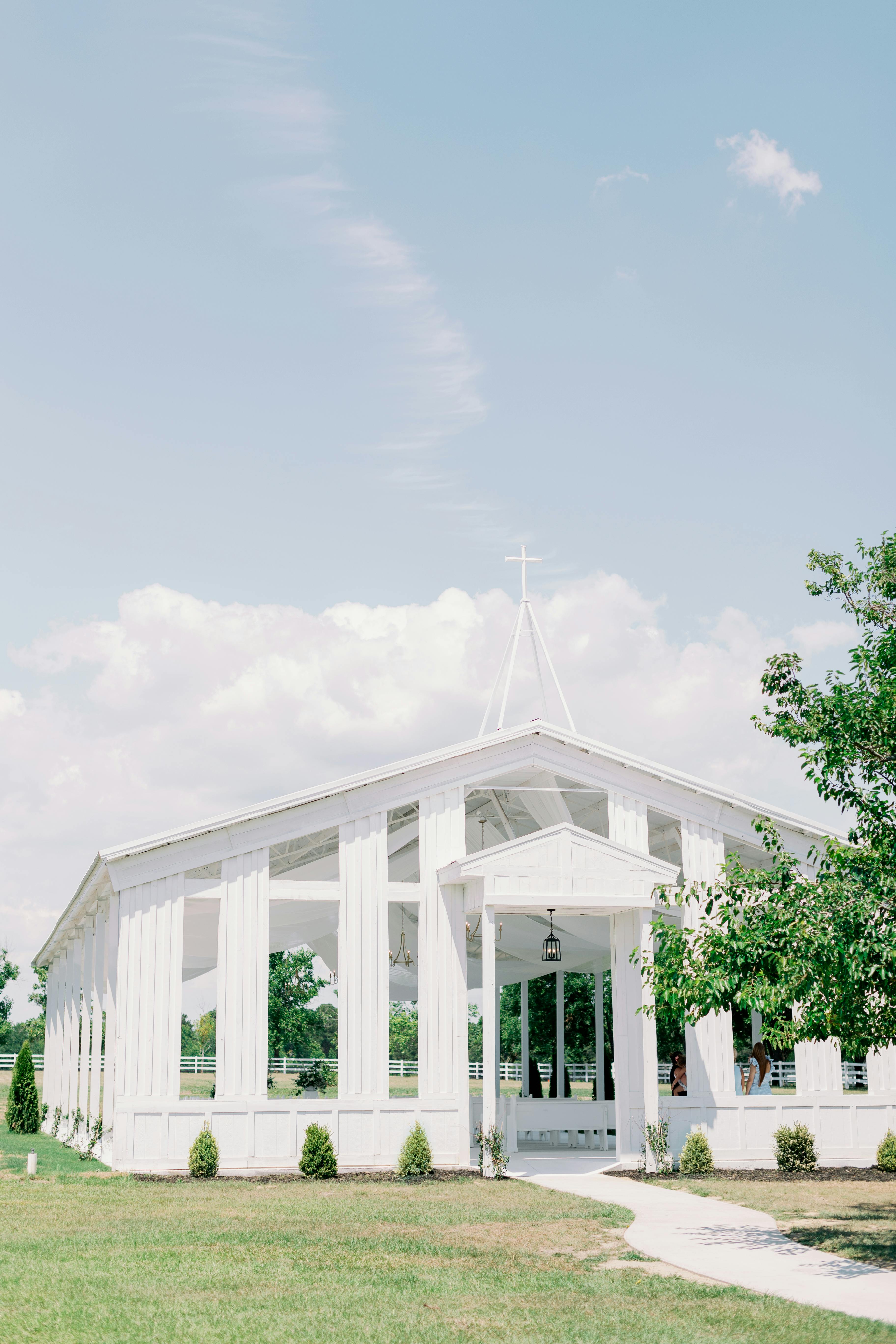 Floralfilled Wedding at Gracewood Manor in Augusta, Passera