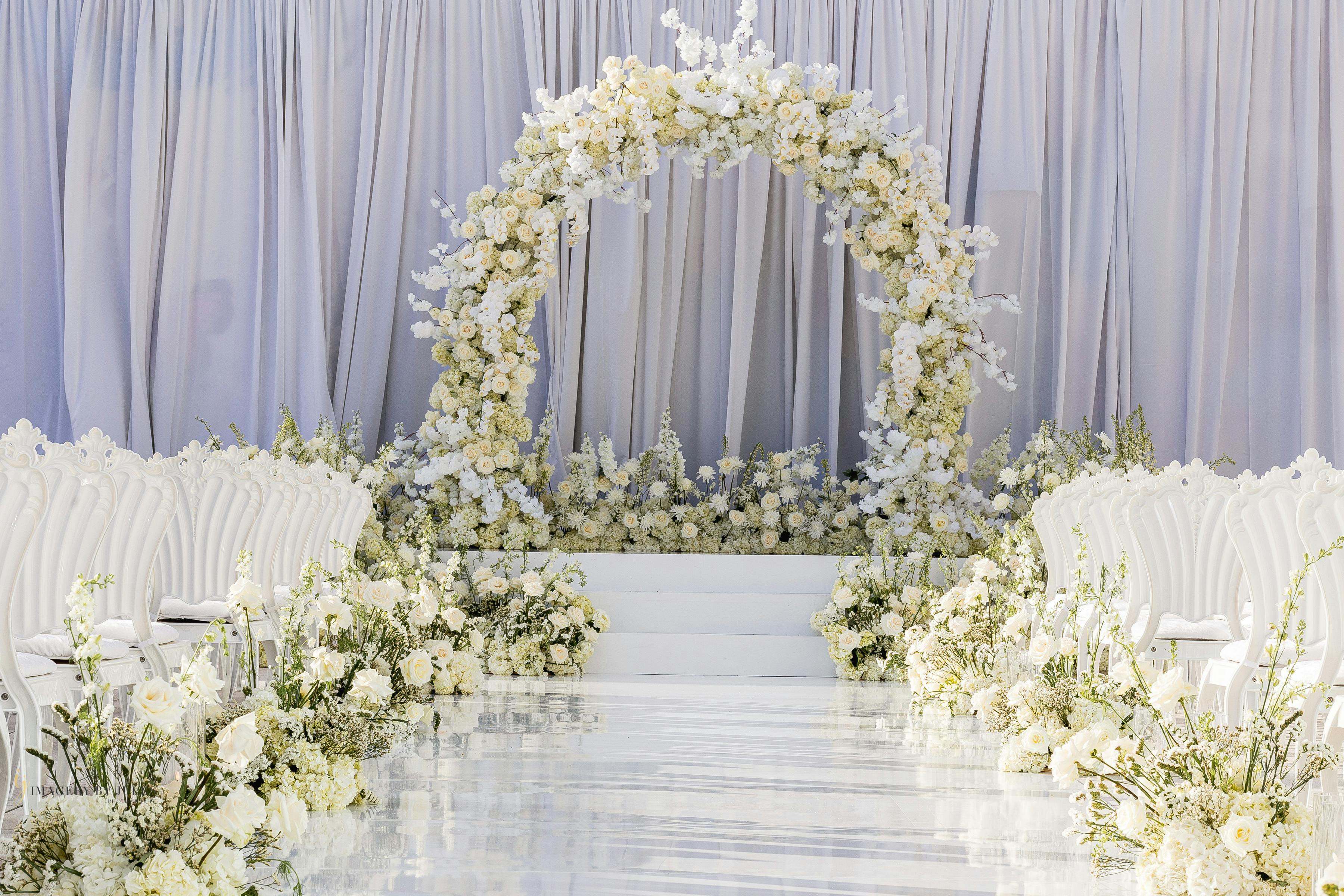 Featured photo from Glamorous White and Gold Wedding at LEVEL THREE in Miami