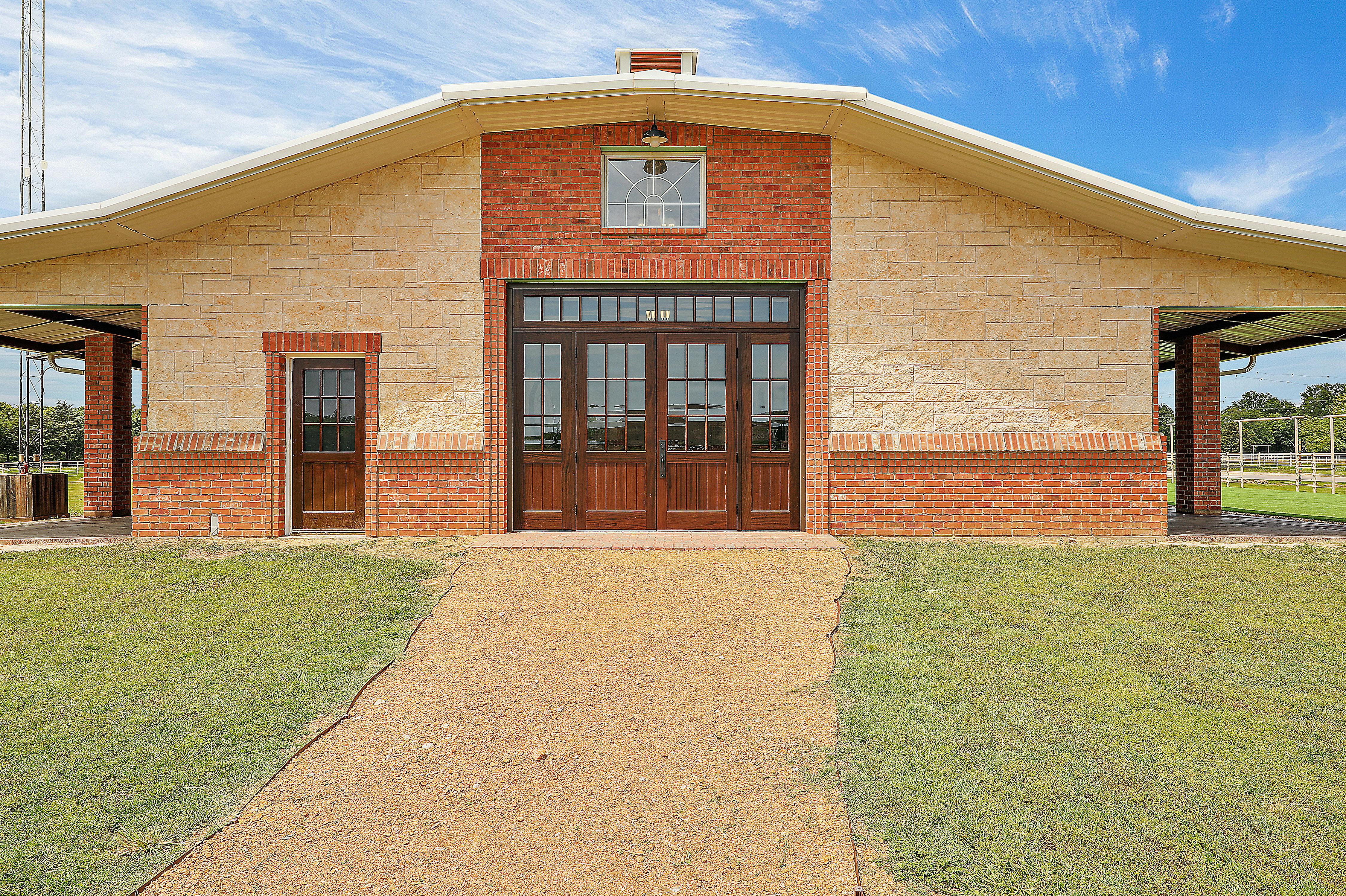 Featured photo from Indoor Hall - Elegance