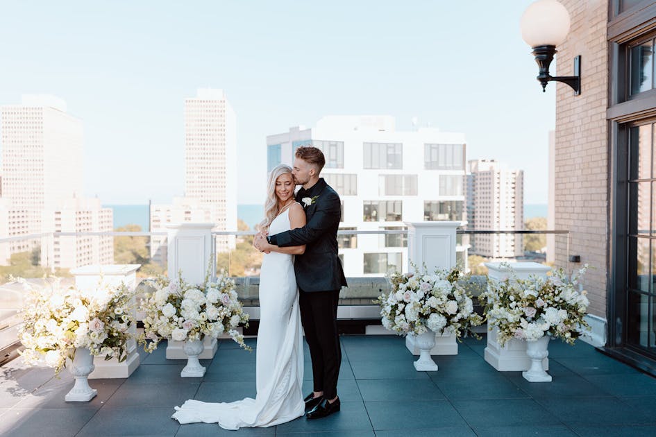 12 Black and White Wedding Ideas for a Stunning Celebration