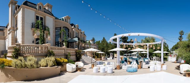 Featured photo from Beautiful bohemian style Brit with blue and white details in Los Angeles, California