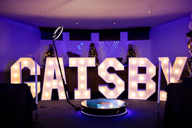 Featured photo from Glamorous Great Gatsby Corporate Party Aboard New York Cruises Unveils Dazzling Hudson River Experience