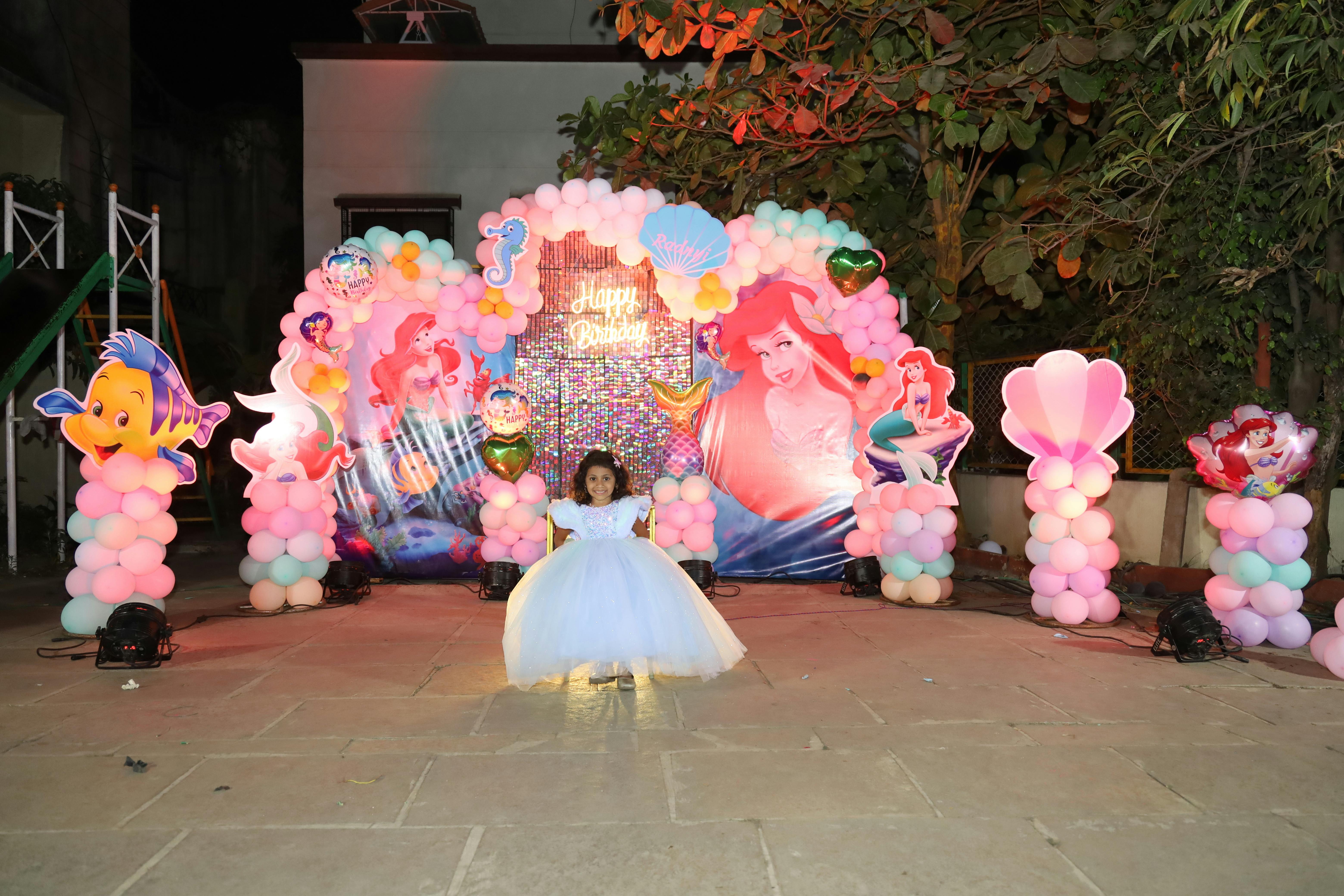 Featured photo from mermaid-themed balloon decor!