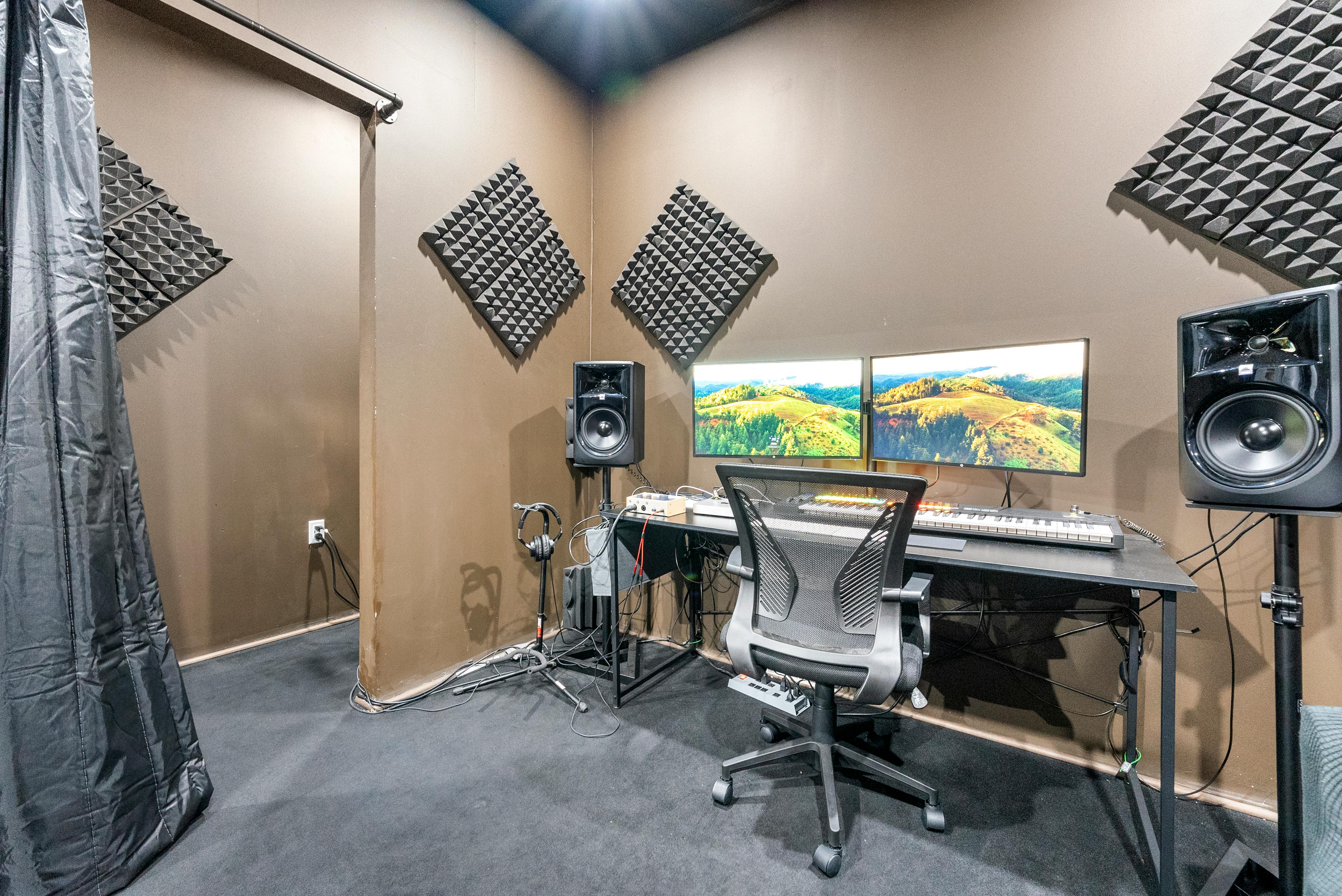 Featured photo from Oxford Studios 24/7 Recording Studio