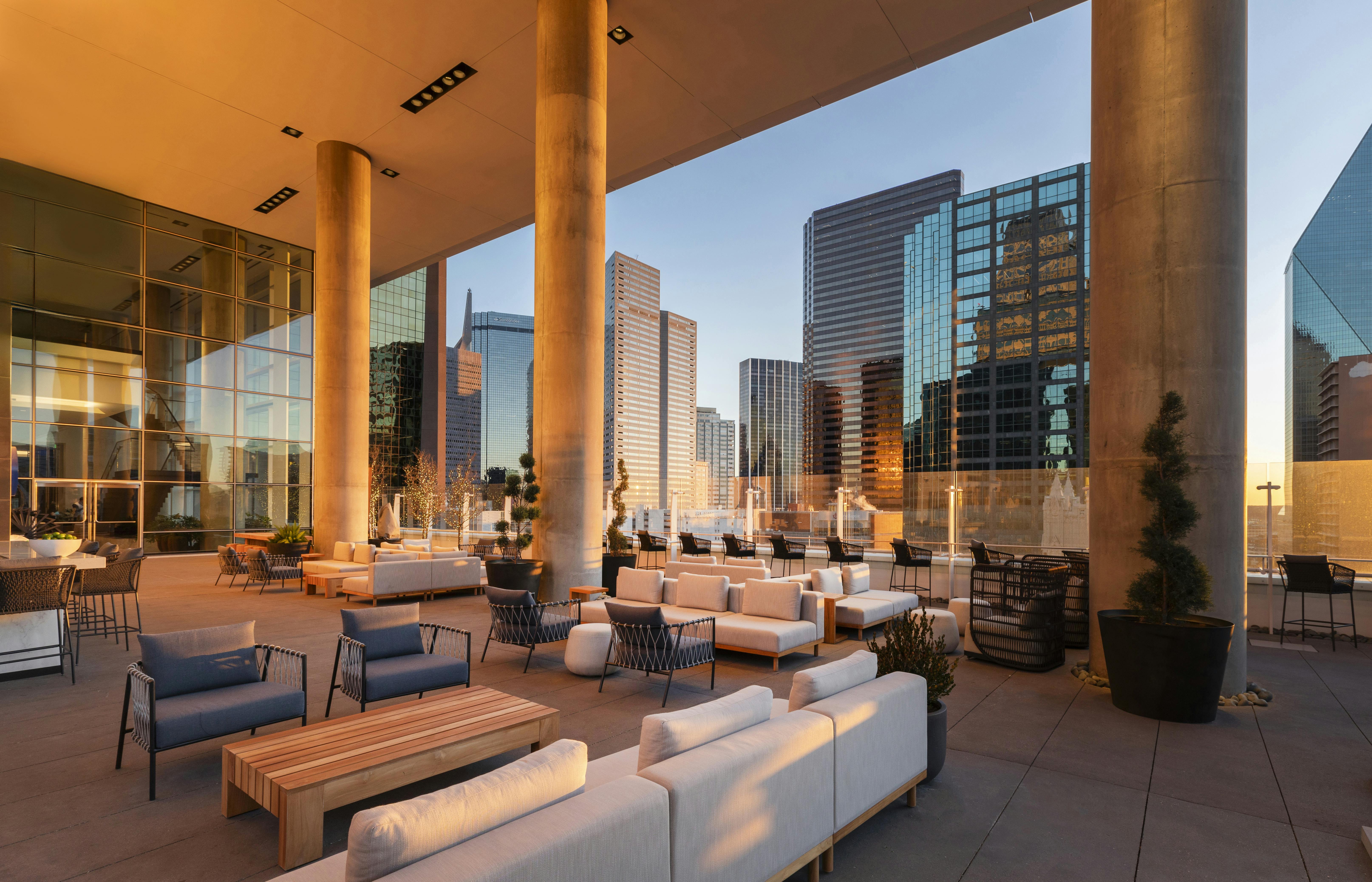 Vincent's Skybar | JW Marriott Dallas Arts District | PartySlate