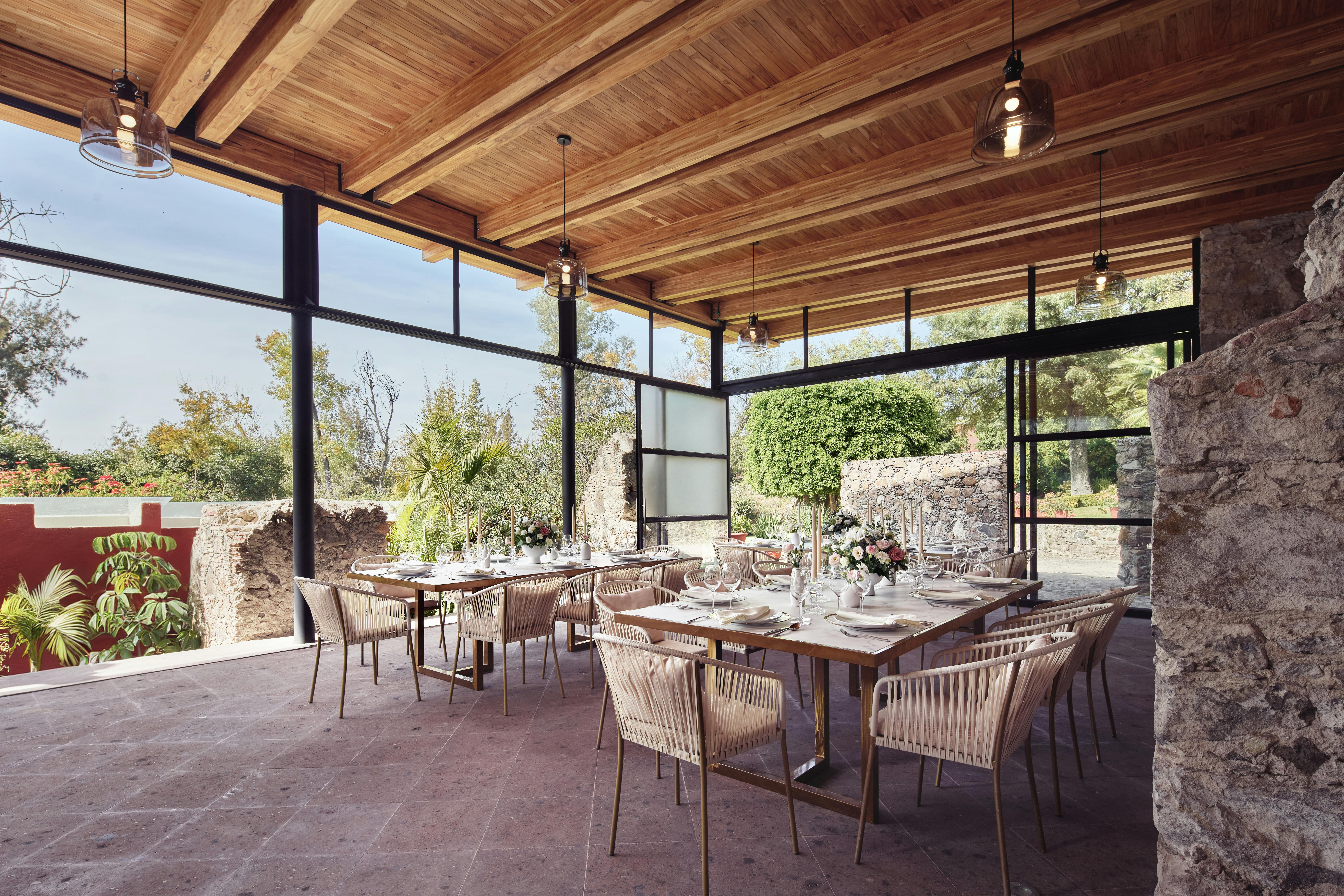 Featured photo from Salon Santa Elena