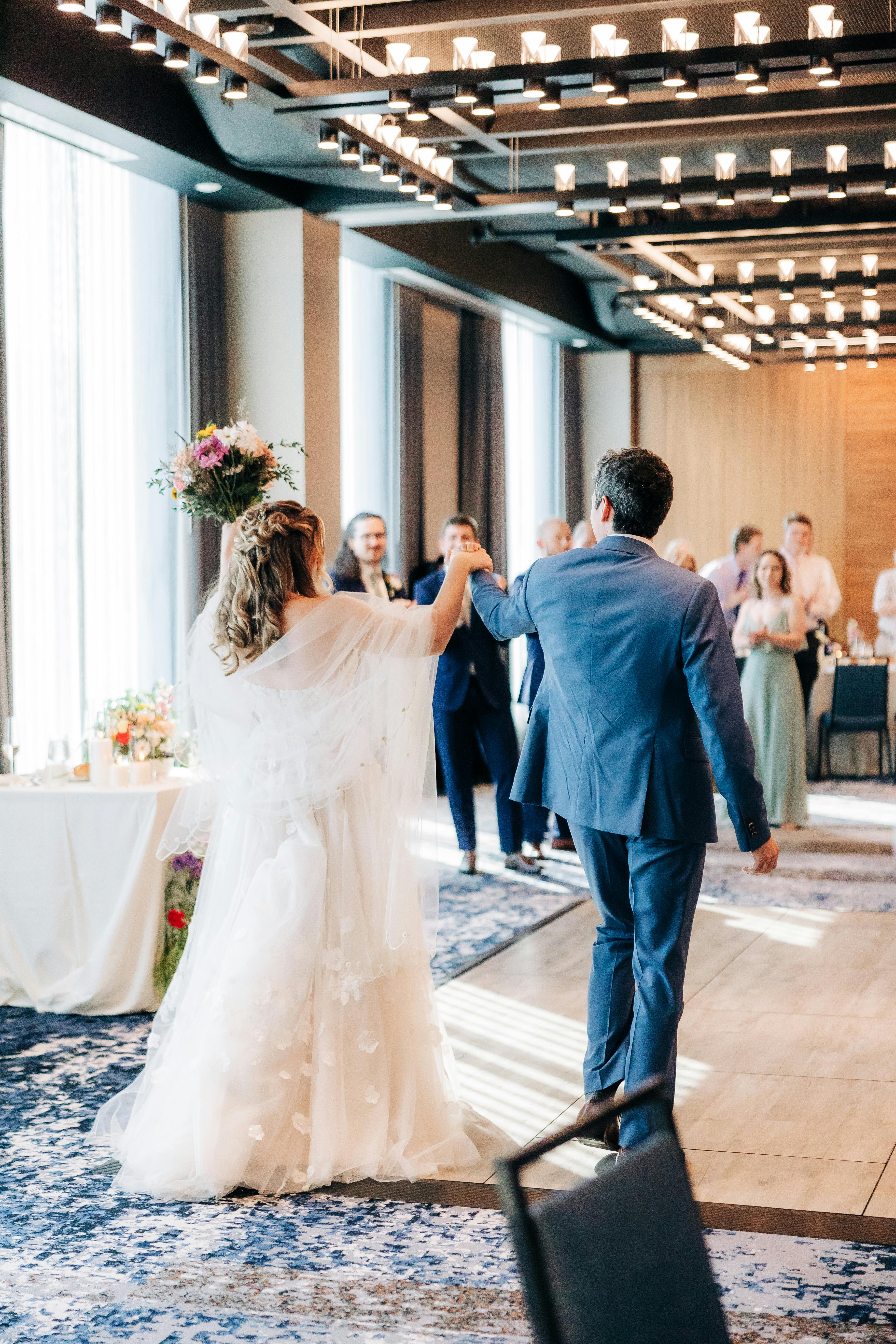 Hampton inn wedding | Honestweddingadvice.com