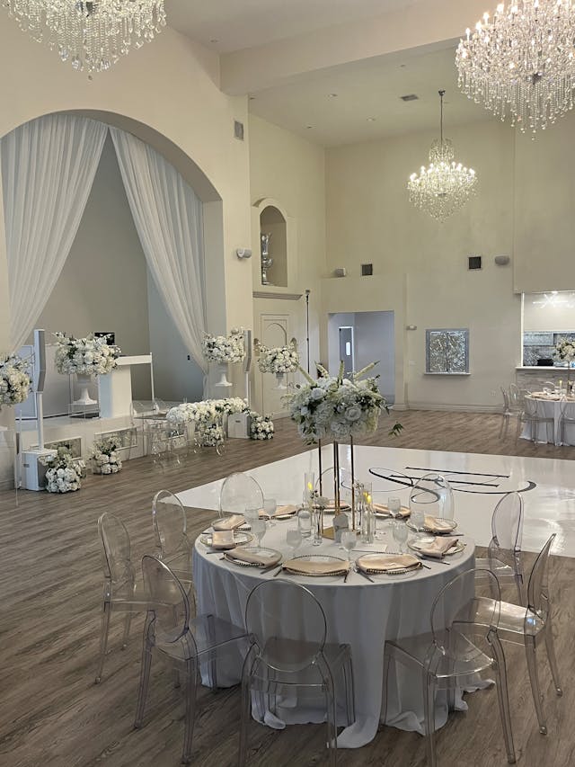 Featured photo from Lindsey & Hunter