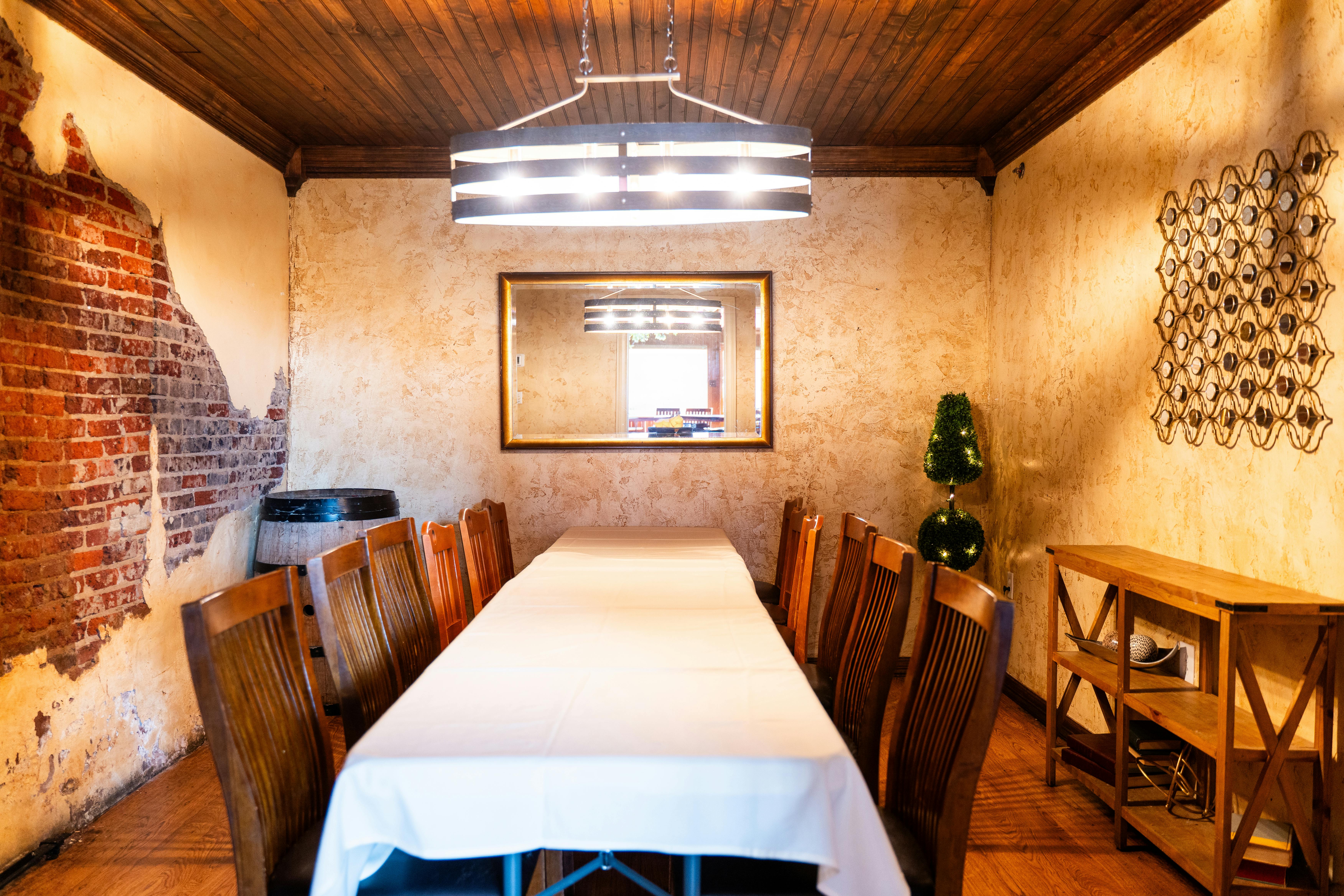 007, an event space at Farina's Winery & Cafe