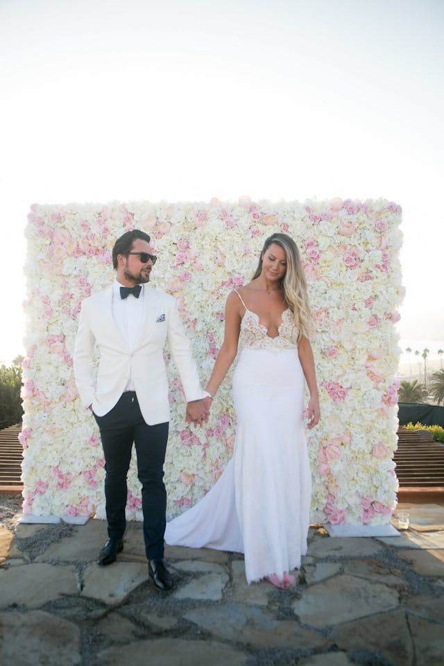Featured photo from Glamorous Pink & White Wedding