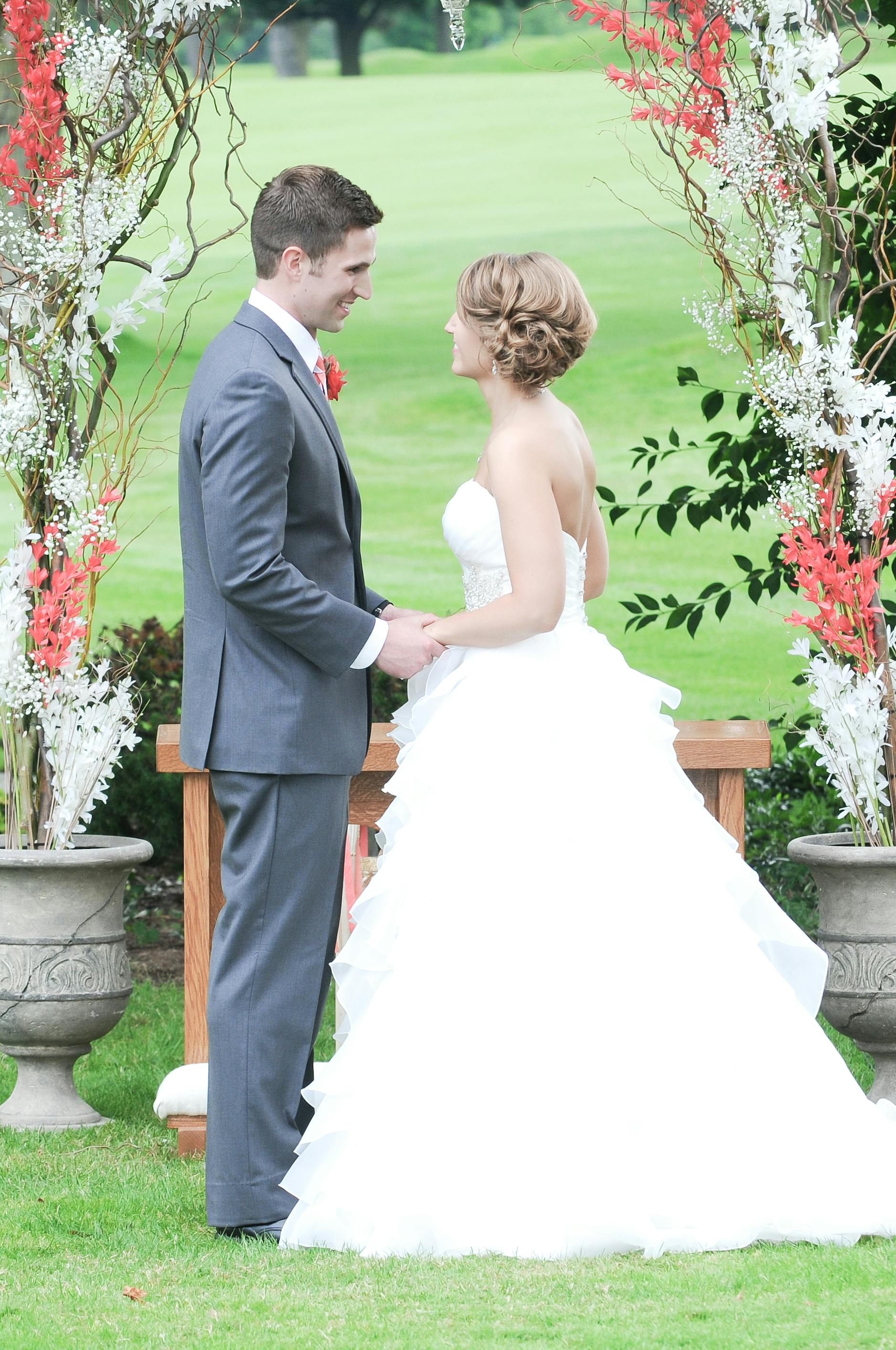 Featured photo from Pink and White Outdoor Wedding