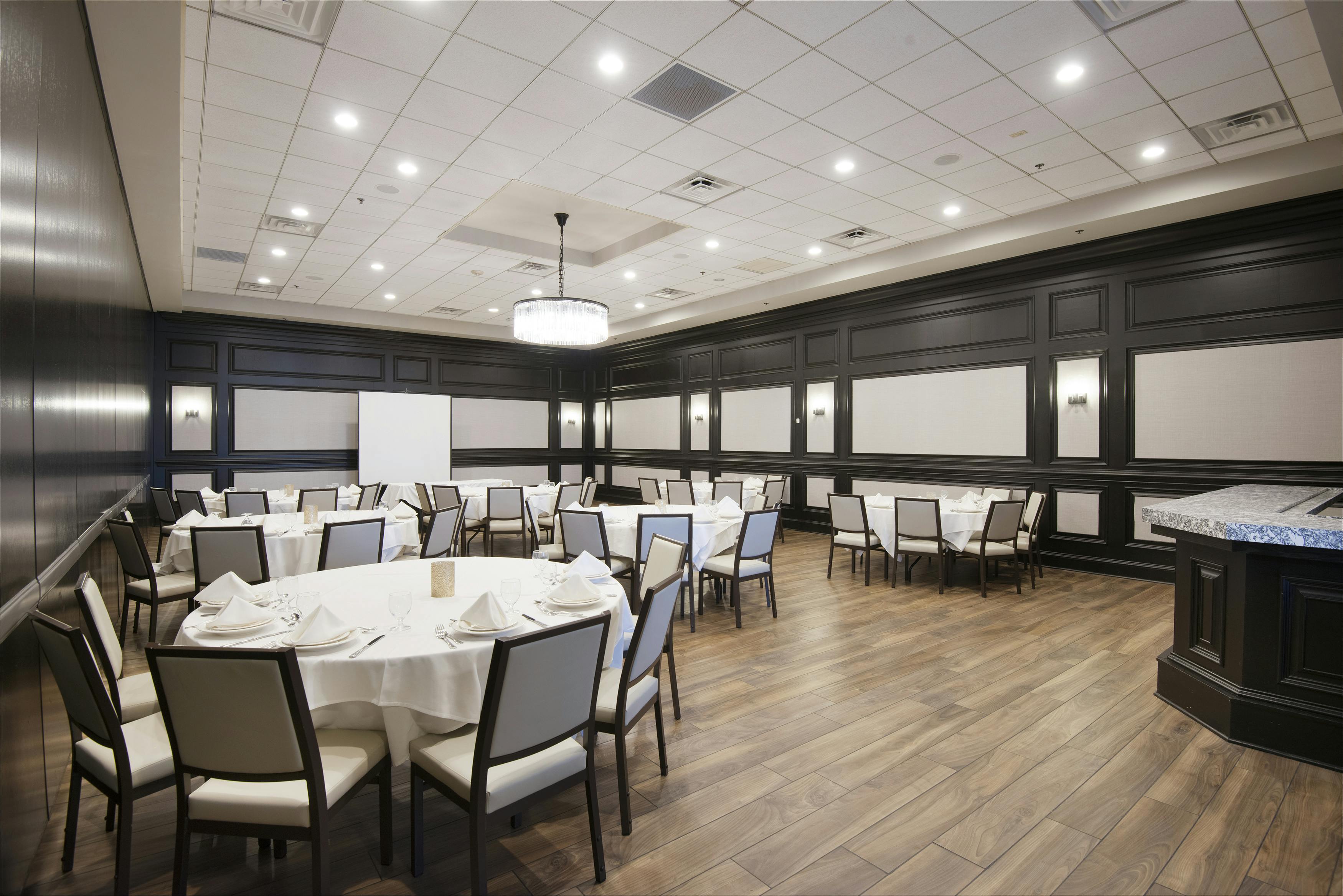 Abriola Room, an event space at Maggiano’s Little Italy Schaumburg at The Streets of Woodfield