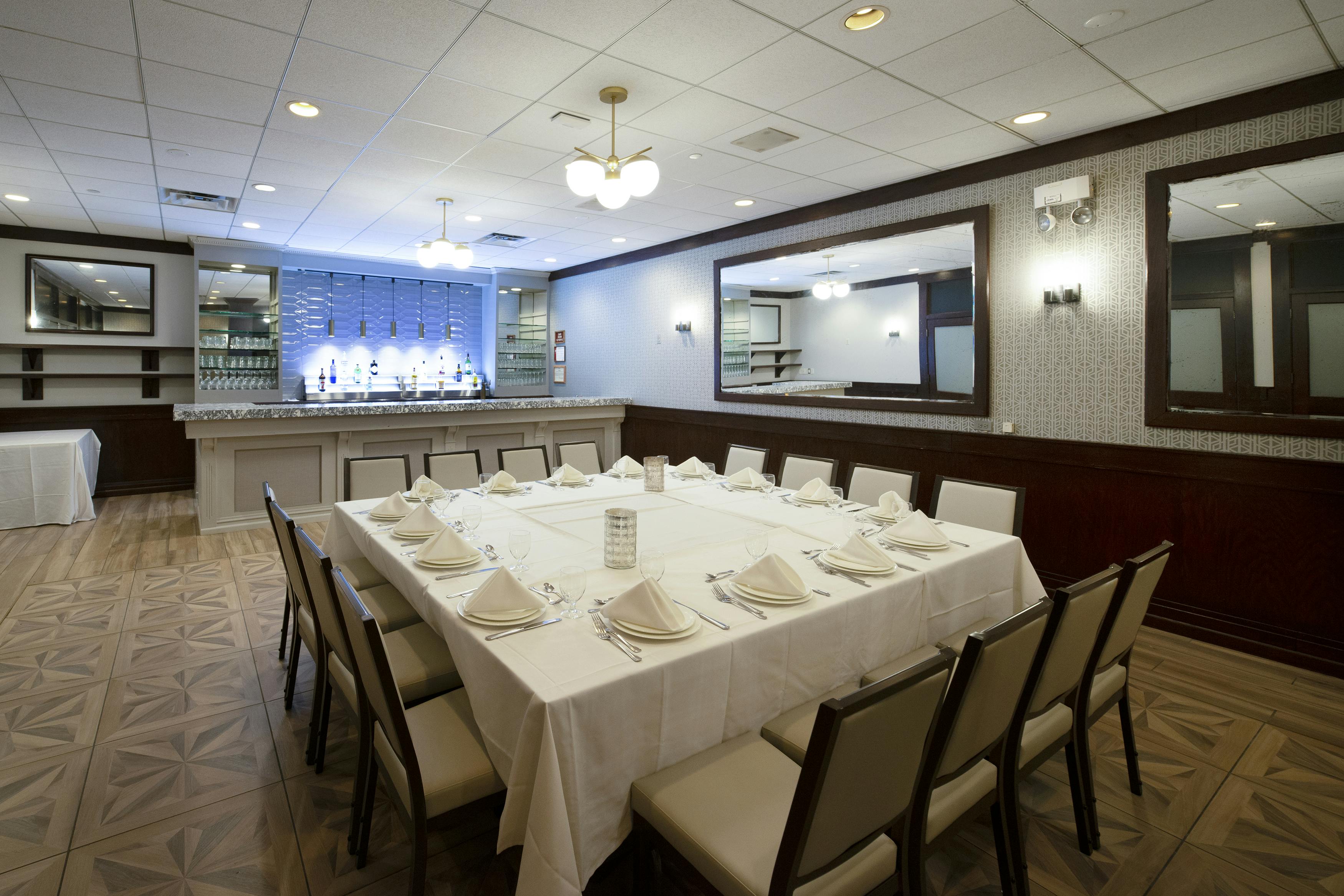 Bar Room, an event space at Maggiano’s Little Italy Skokie at Westfield Old Orchard